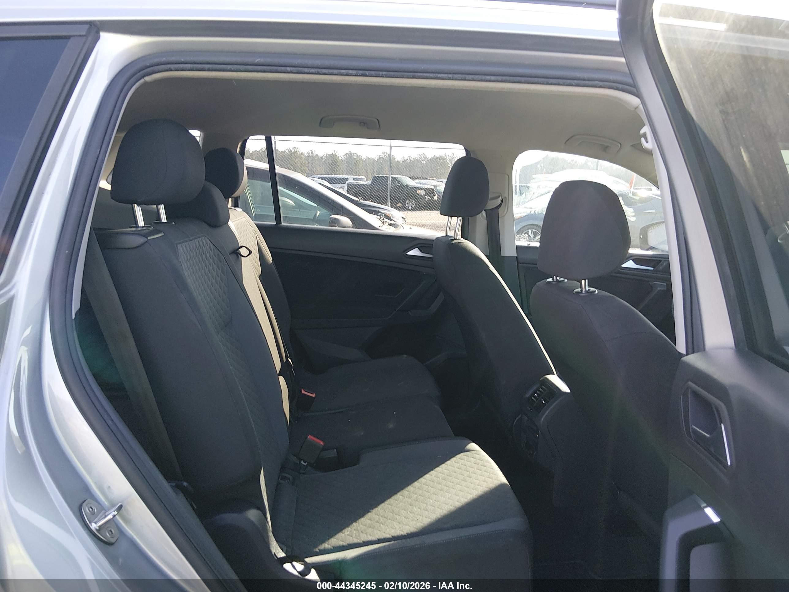 VOLKSWAGEN TIGUAN image 8