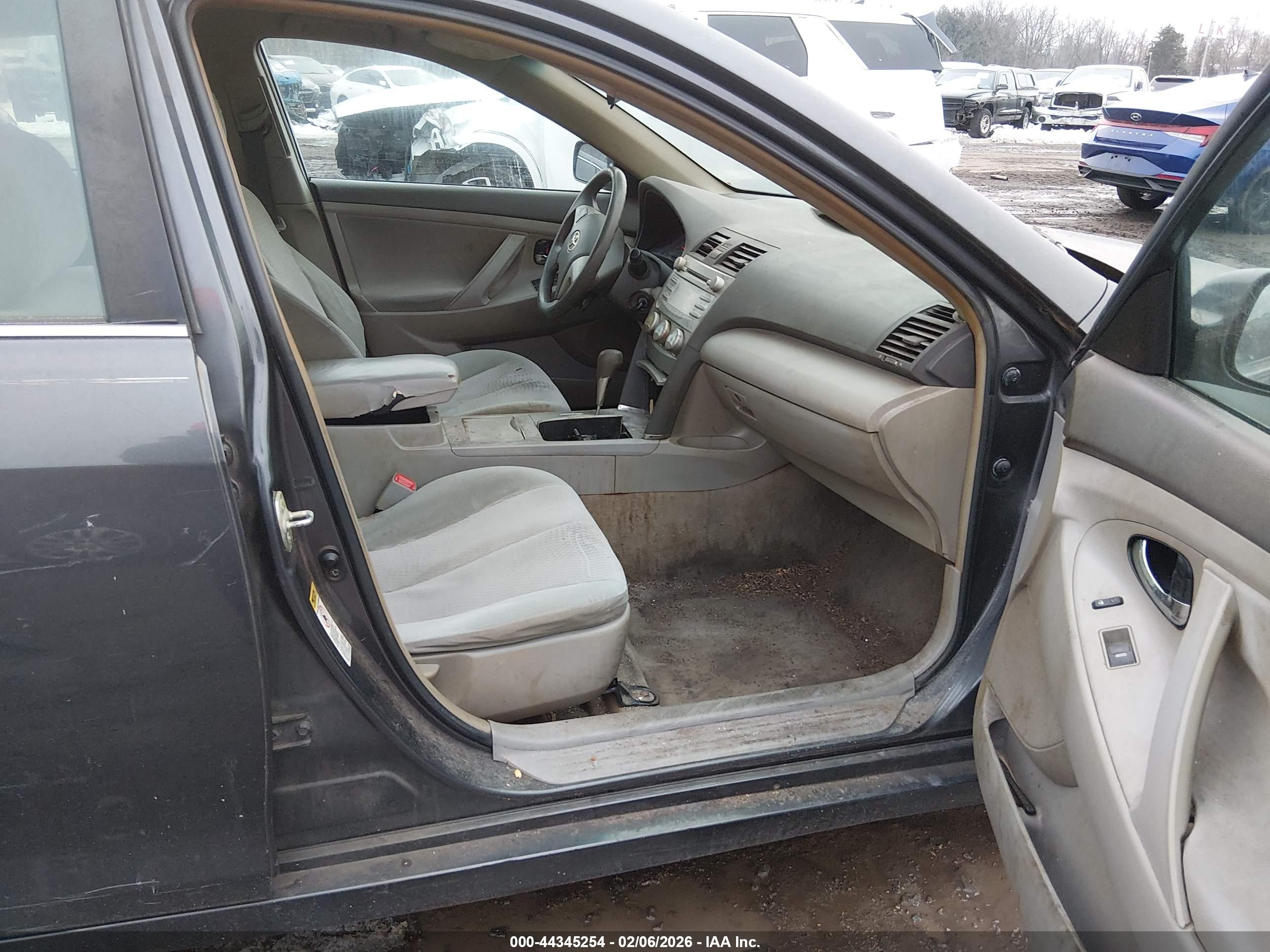 TOYOTA CAMRY image 5