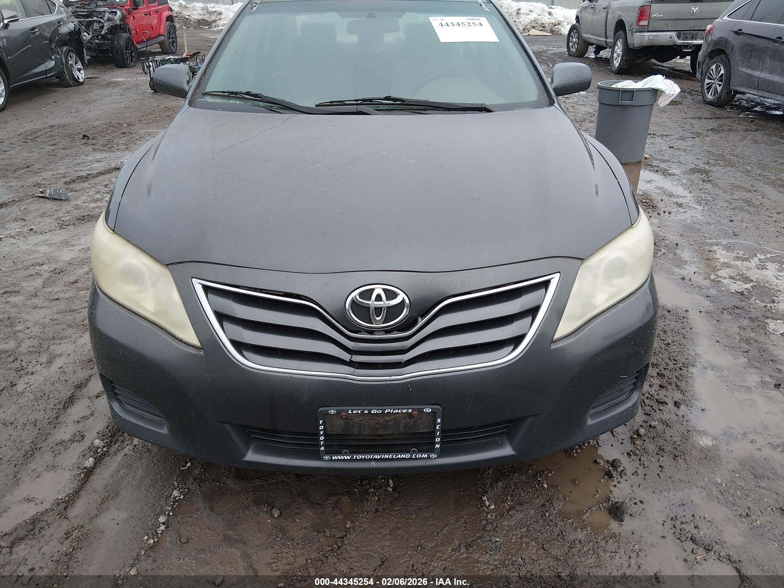 TOYOTA CAMRY image 6