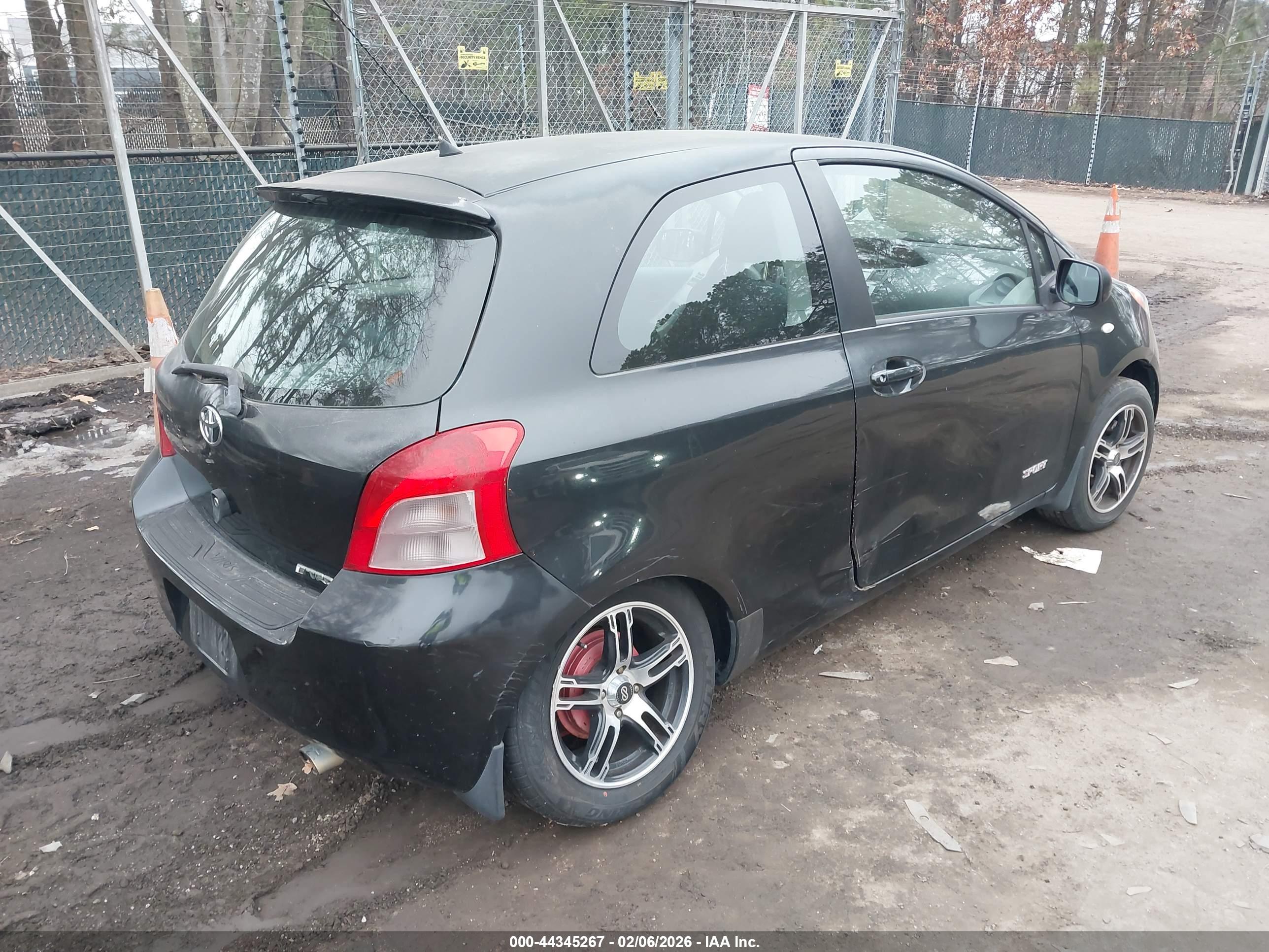 TOYOTA YARIS image 4