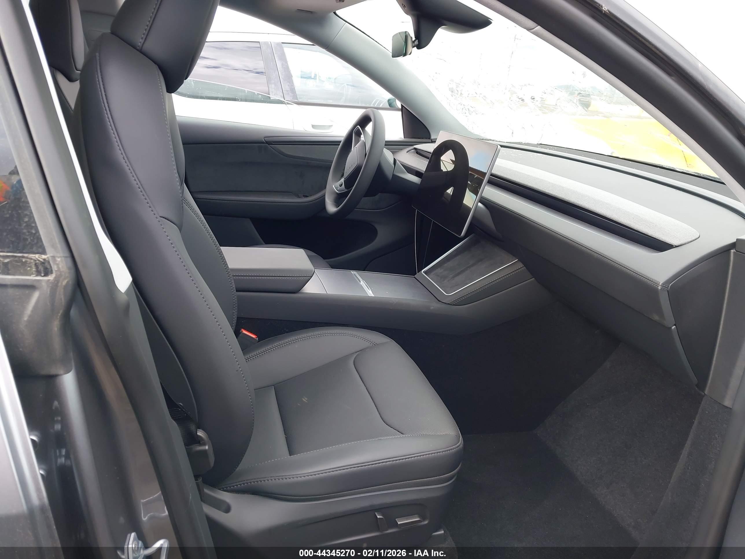 TESLA MODEL image 5