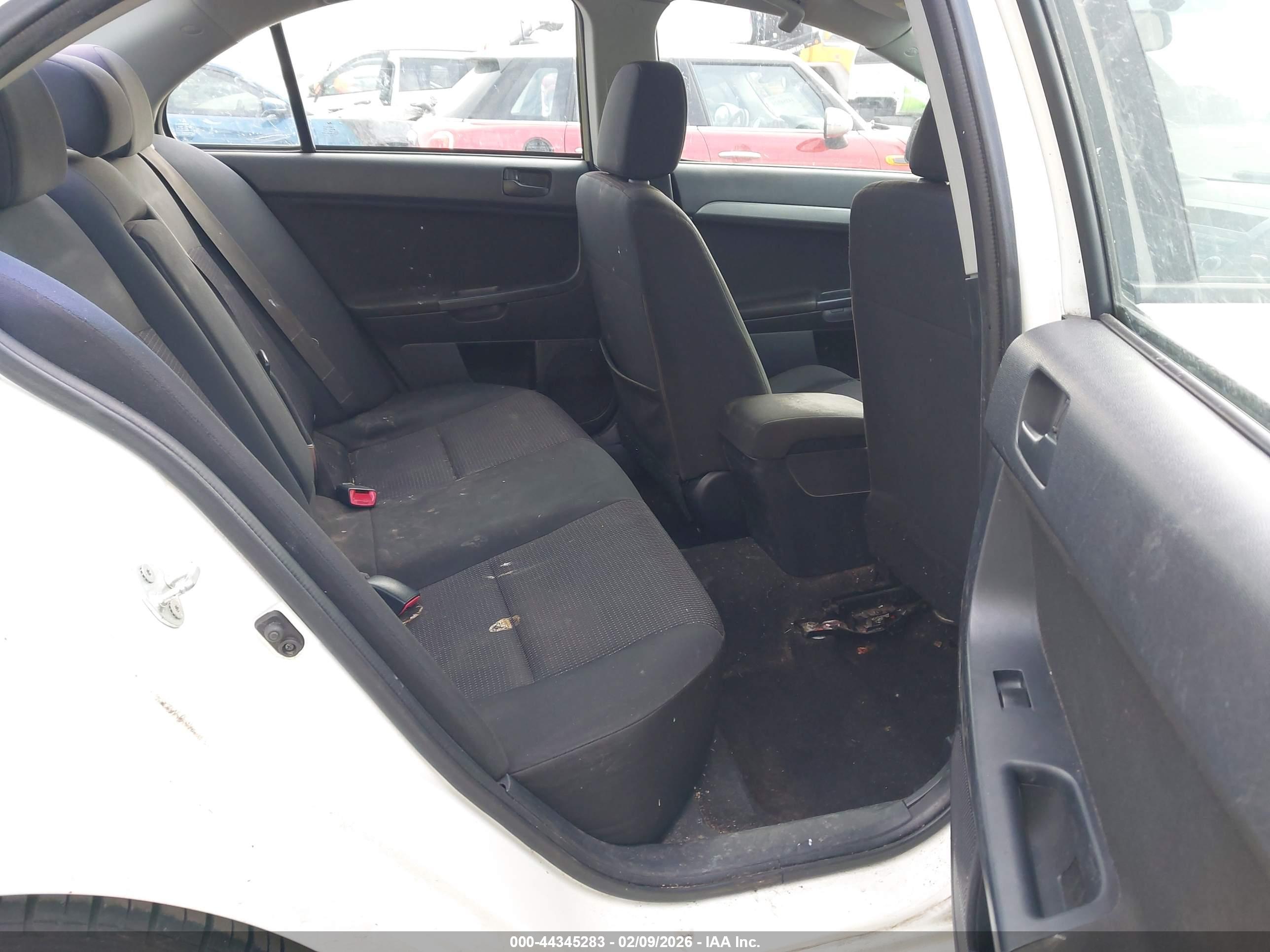 MITSUBISHI LANCER image 8