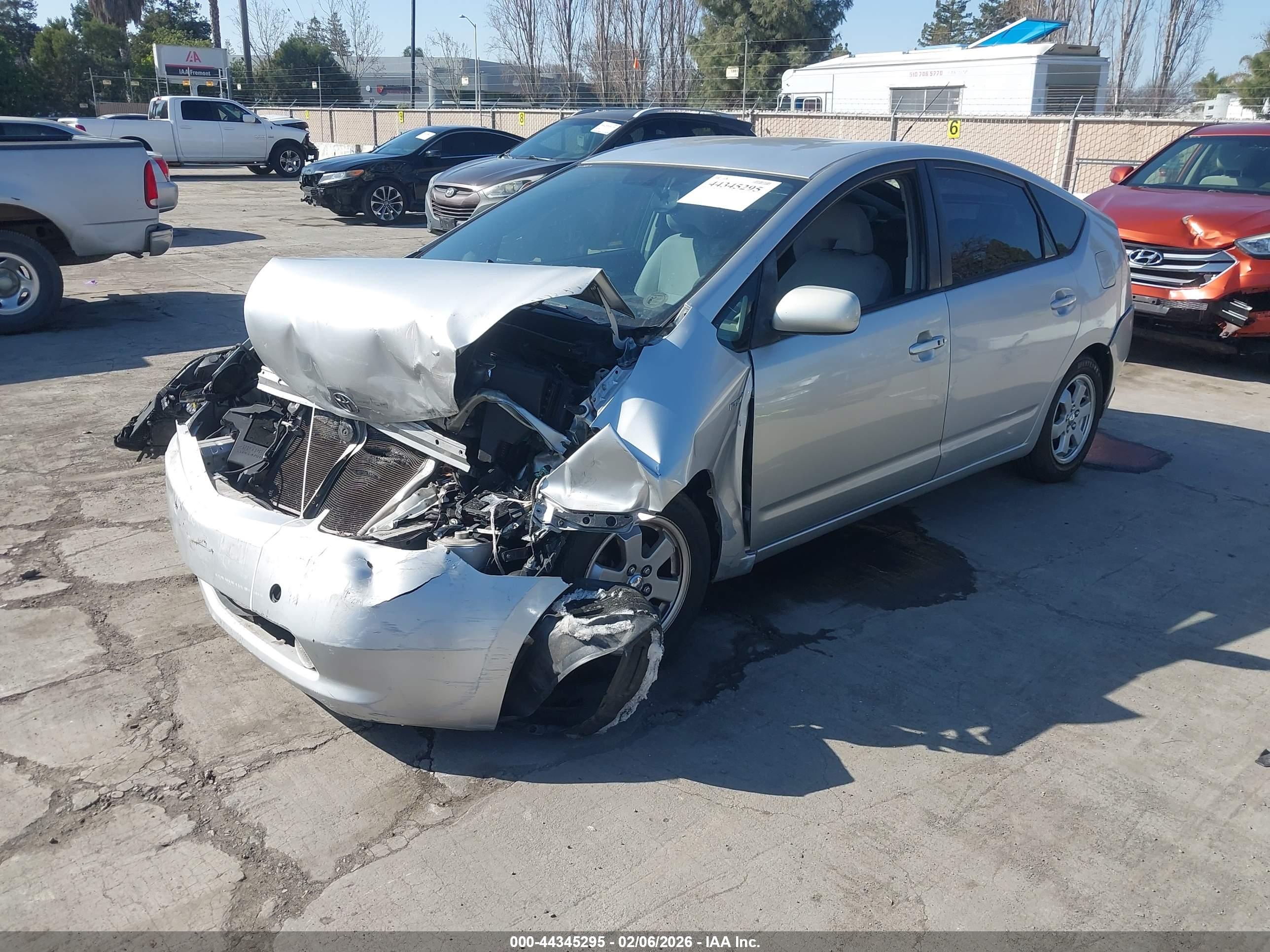 TOYOTA PRIUS image 2