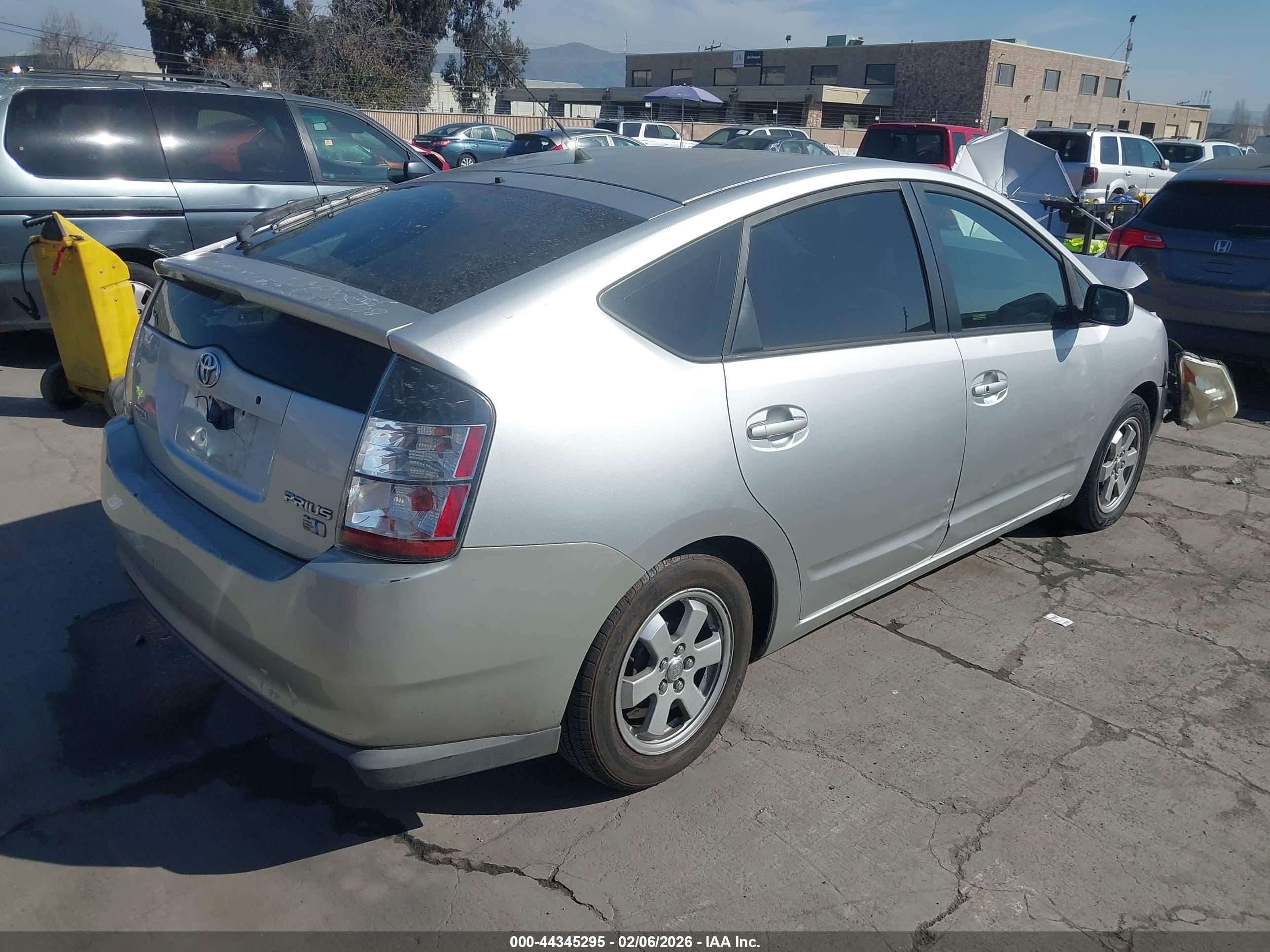 TOYOTA PRIUS image 4