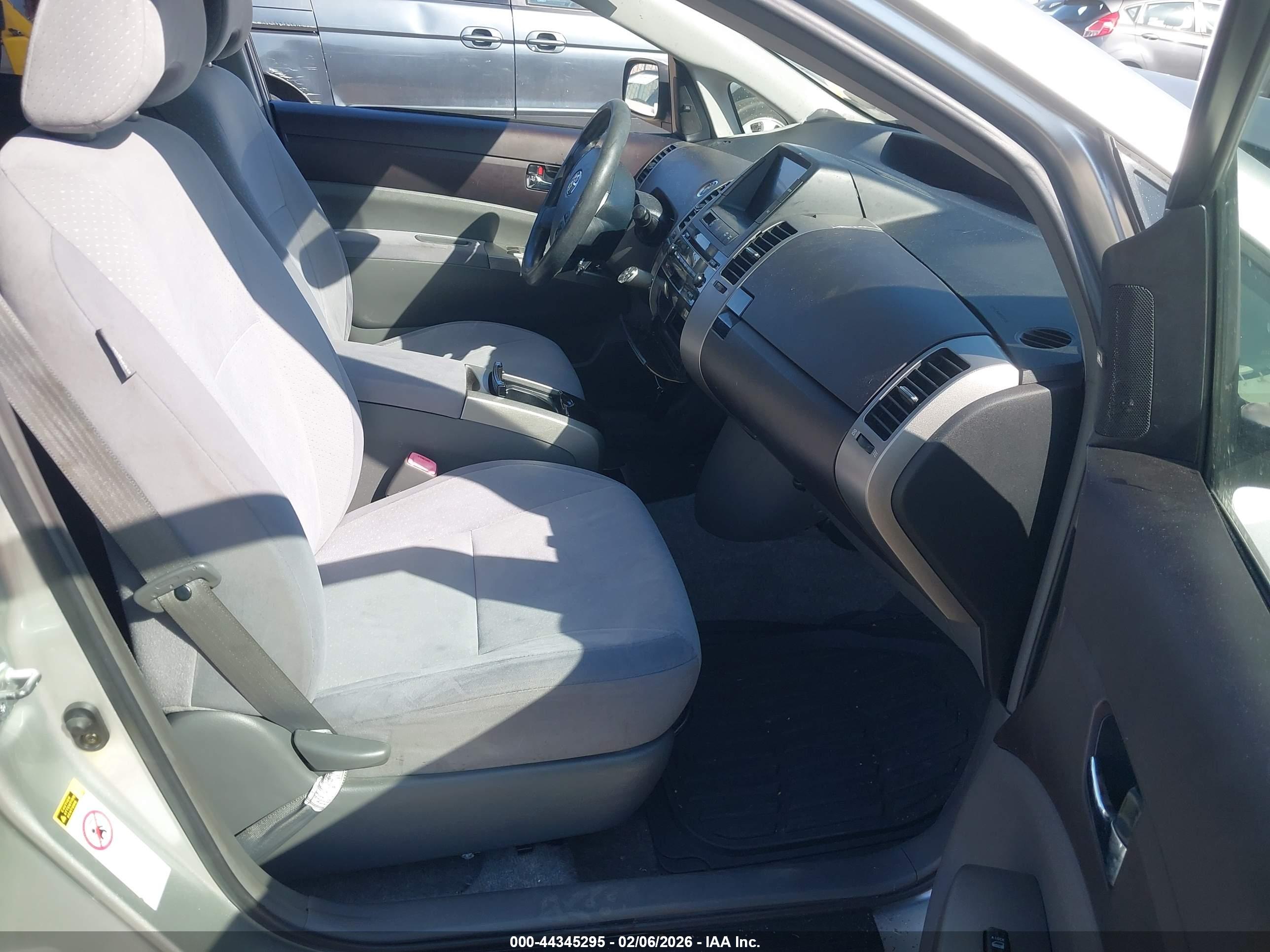 TOYOTA PRIUS image 5