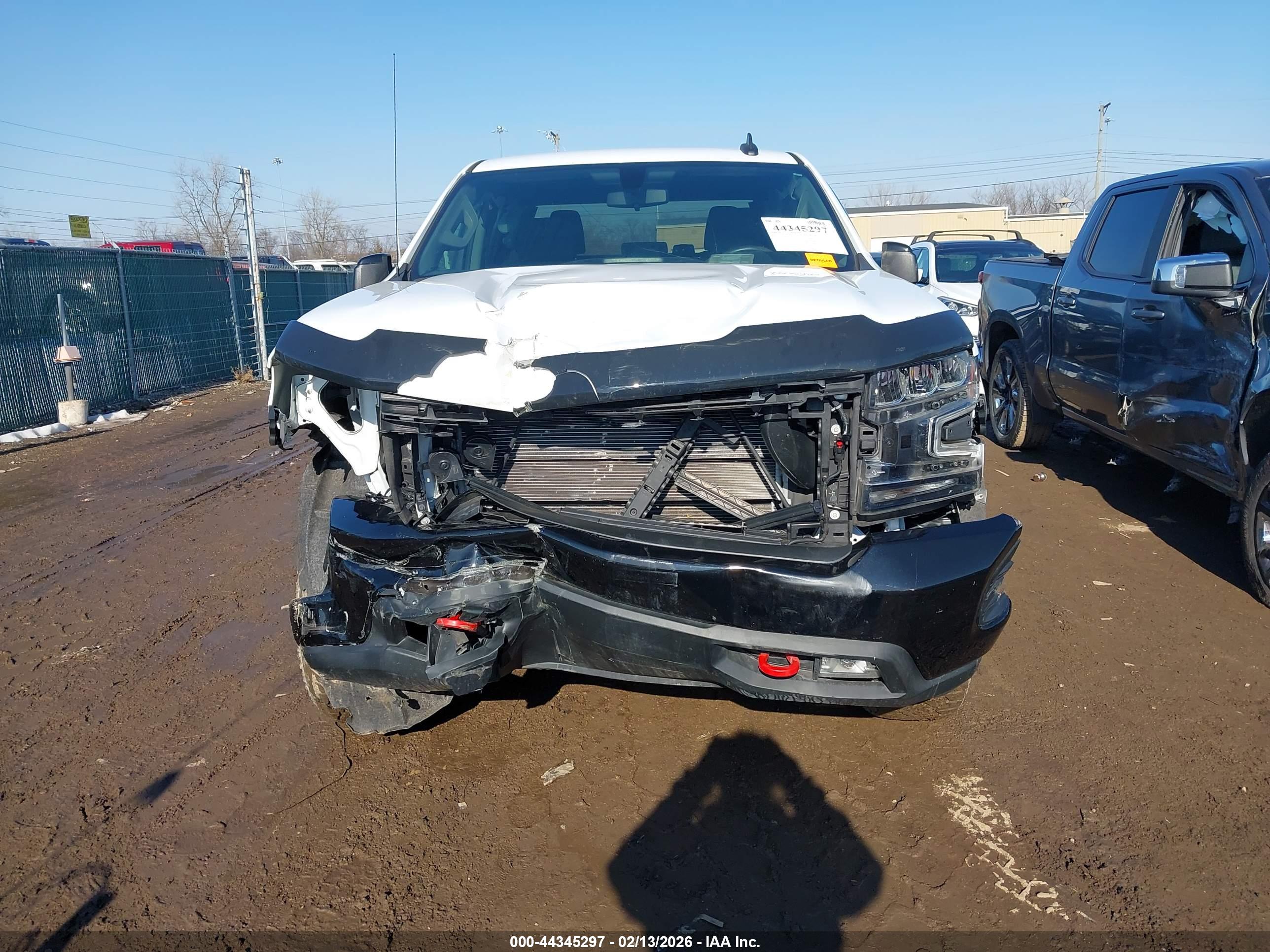 CHEVROLET SILVERADO image 6