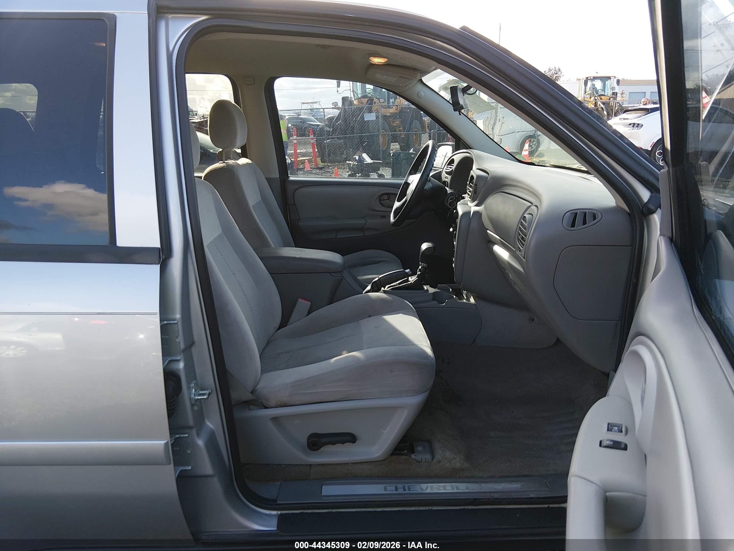 CHEVROLET TRAILBLAZER image 5