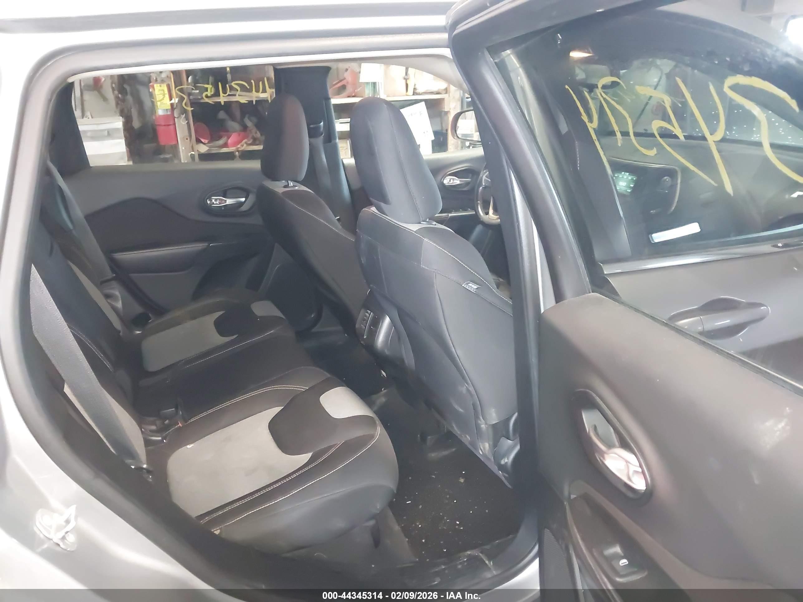 JEEP CHEROKEE image 8