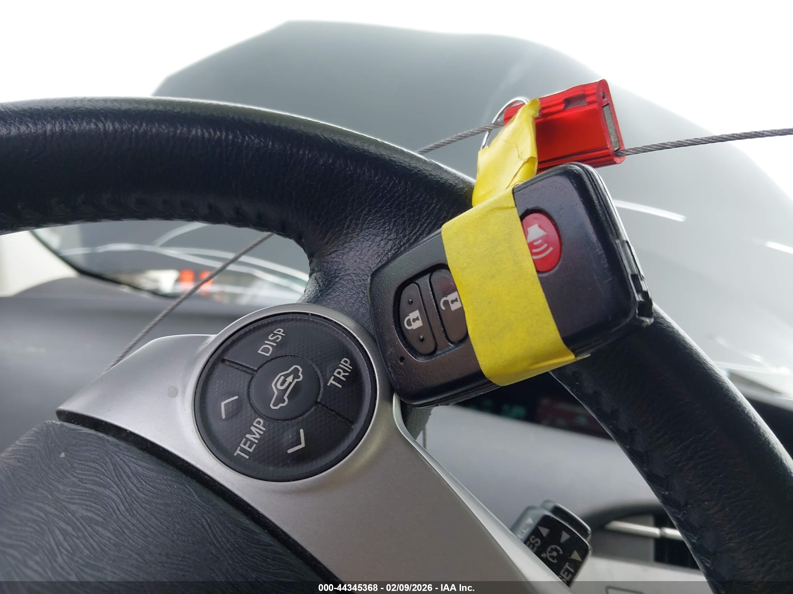TOYOTA PRIUS image 11