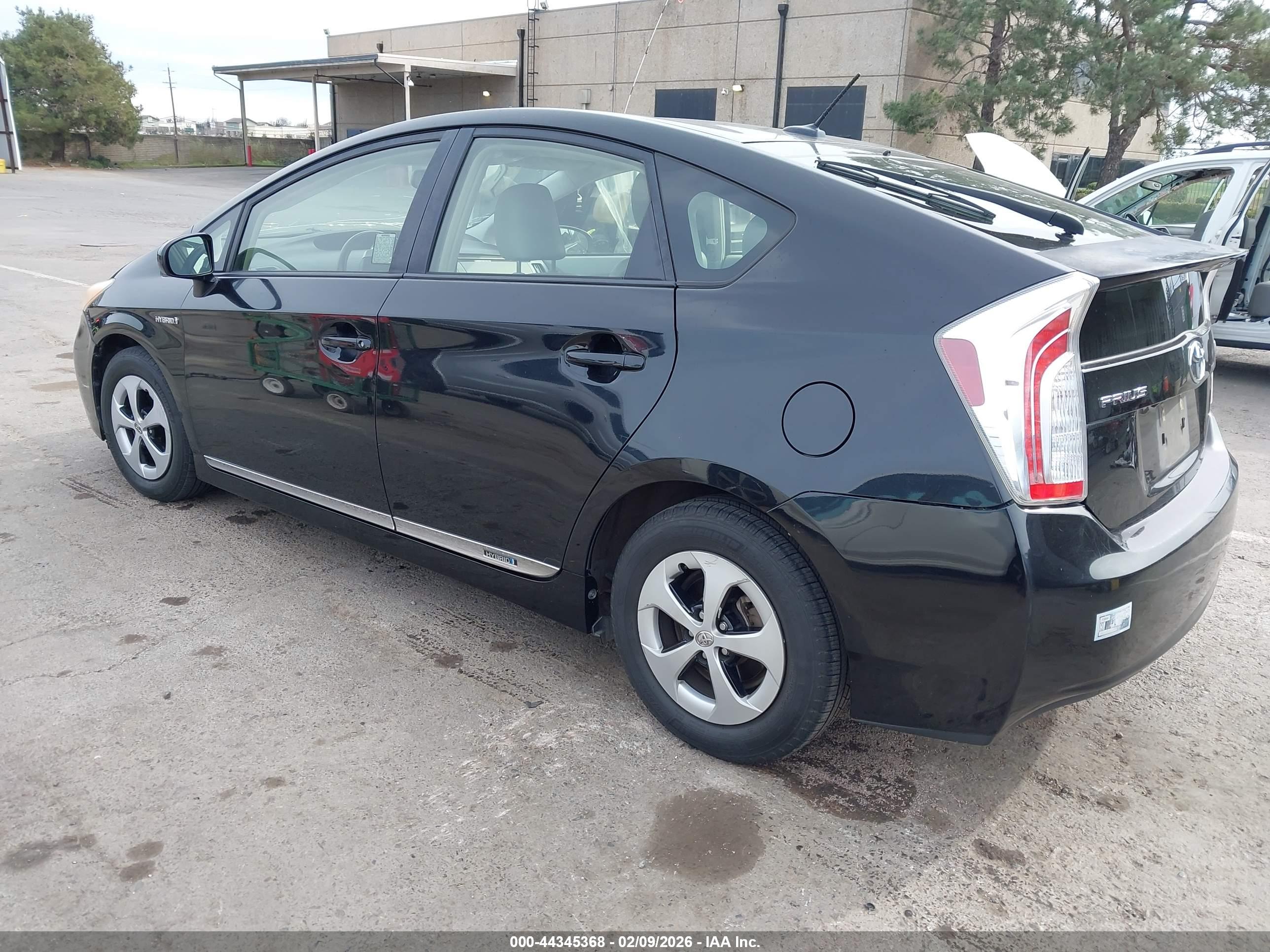 TOYOTA PRIUS image 3