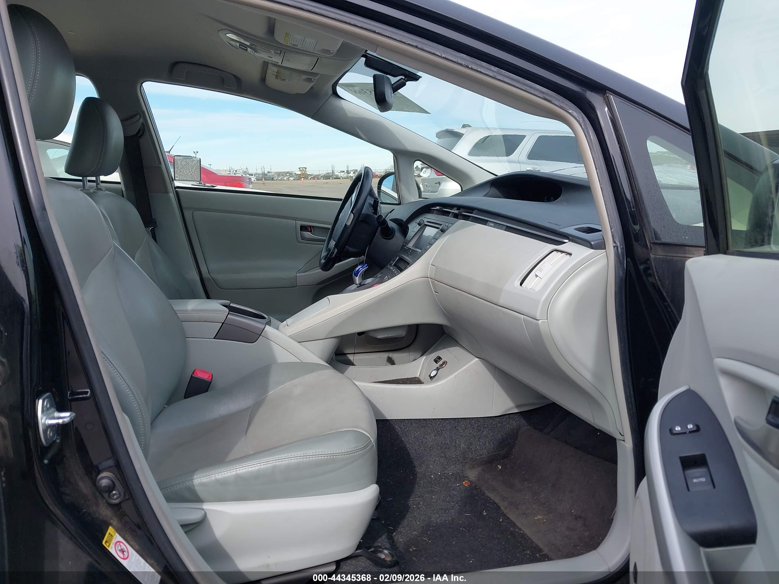 TOYOTA PRIUS image 5