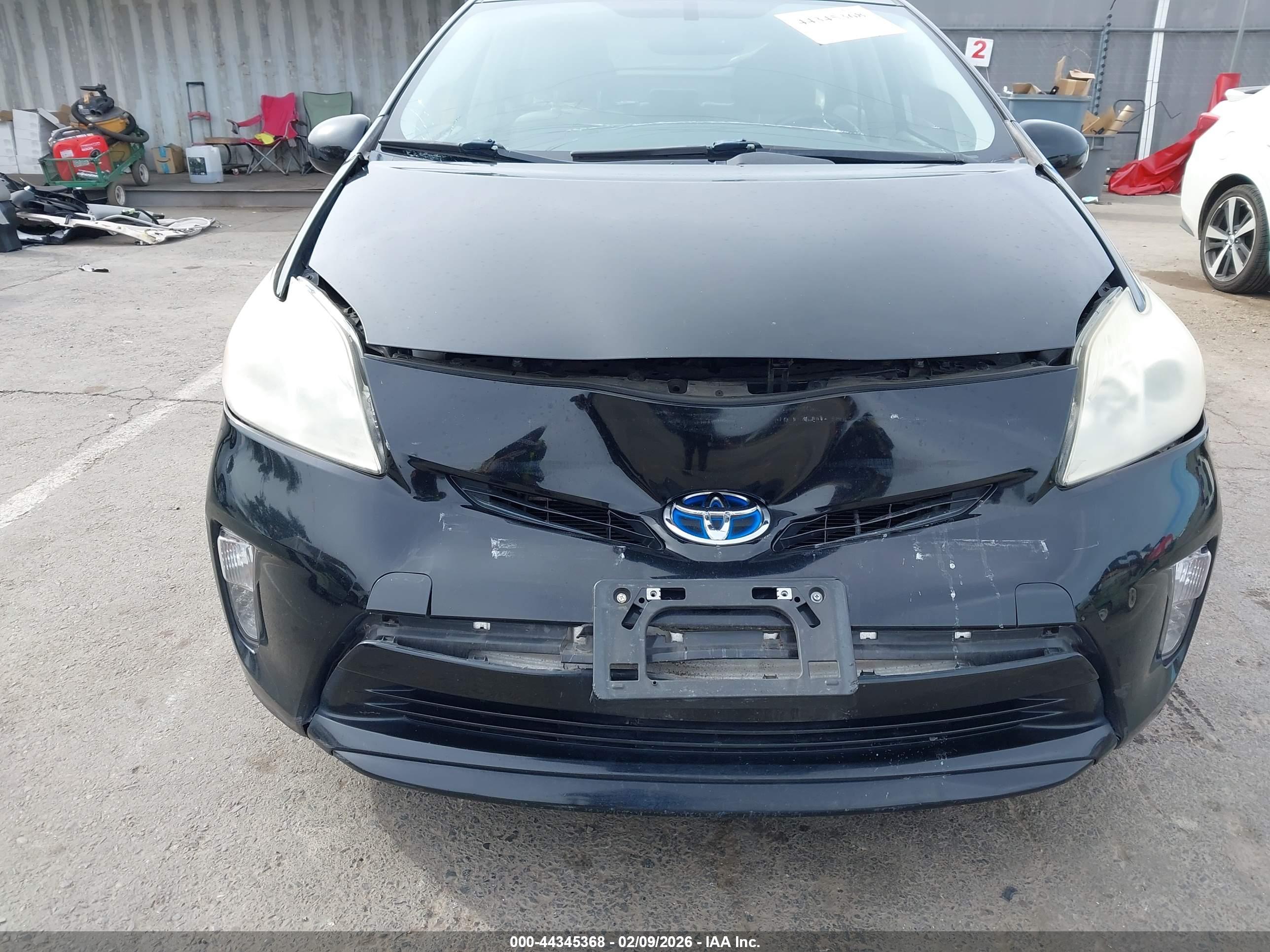 TOYOTA PRIUS image 6