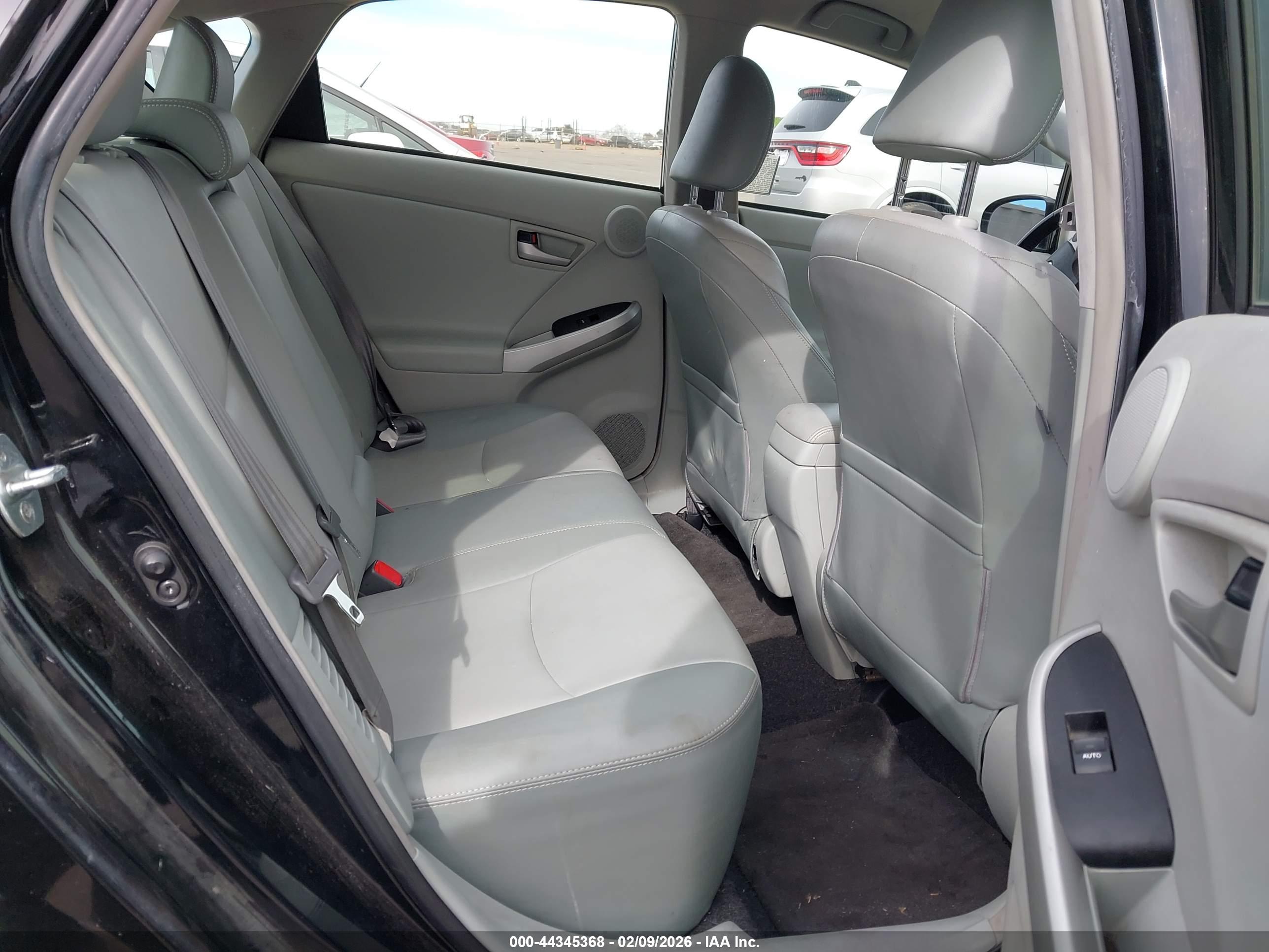 TOYOTA PRIUS image 8