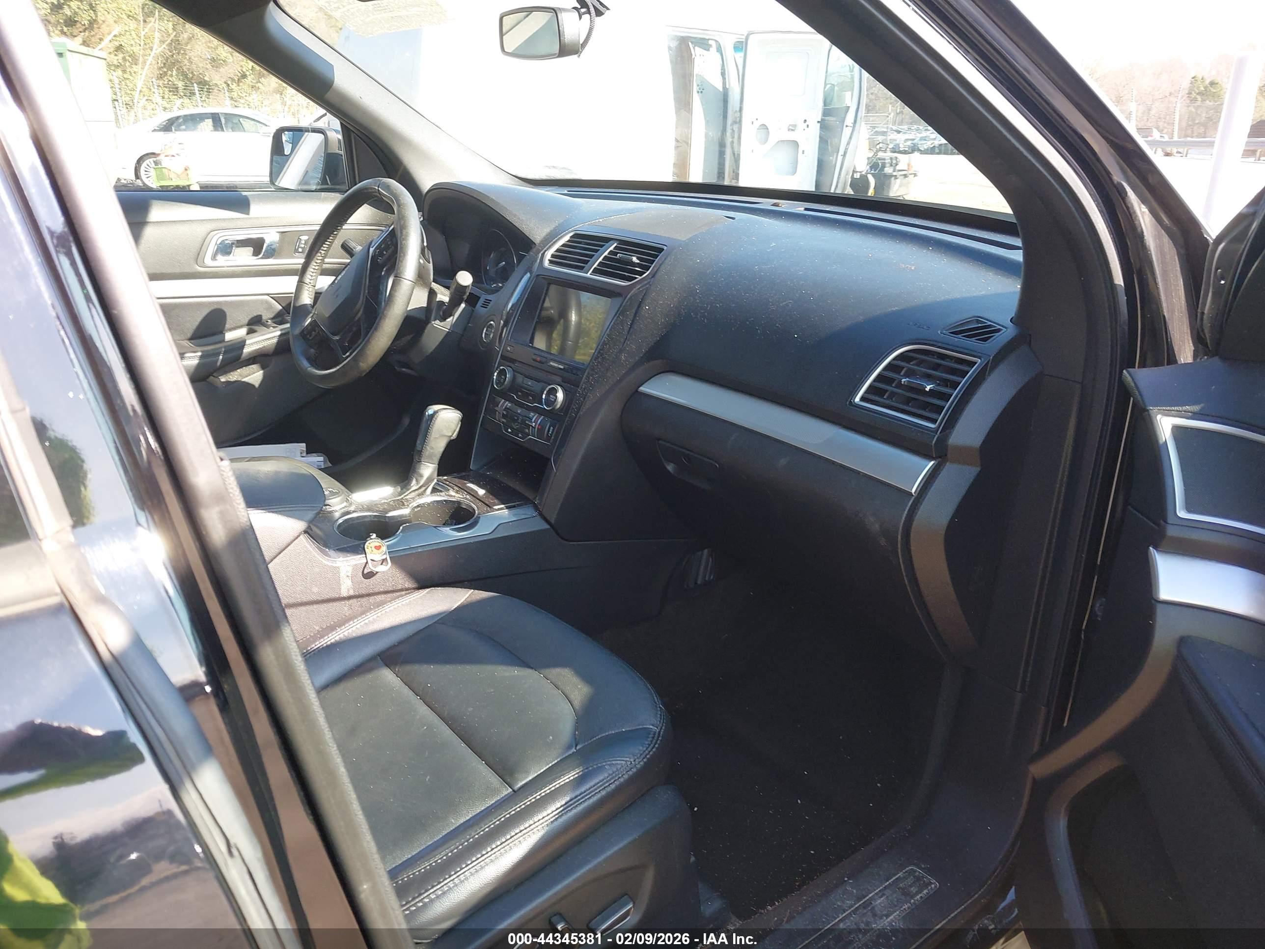FORD EXPLORER image 5