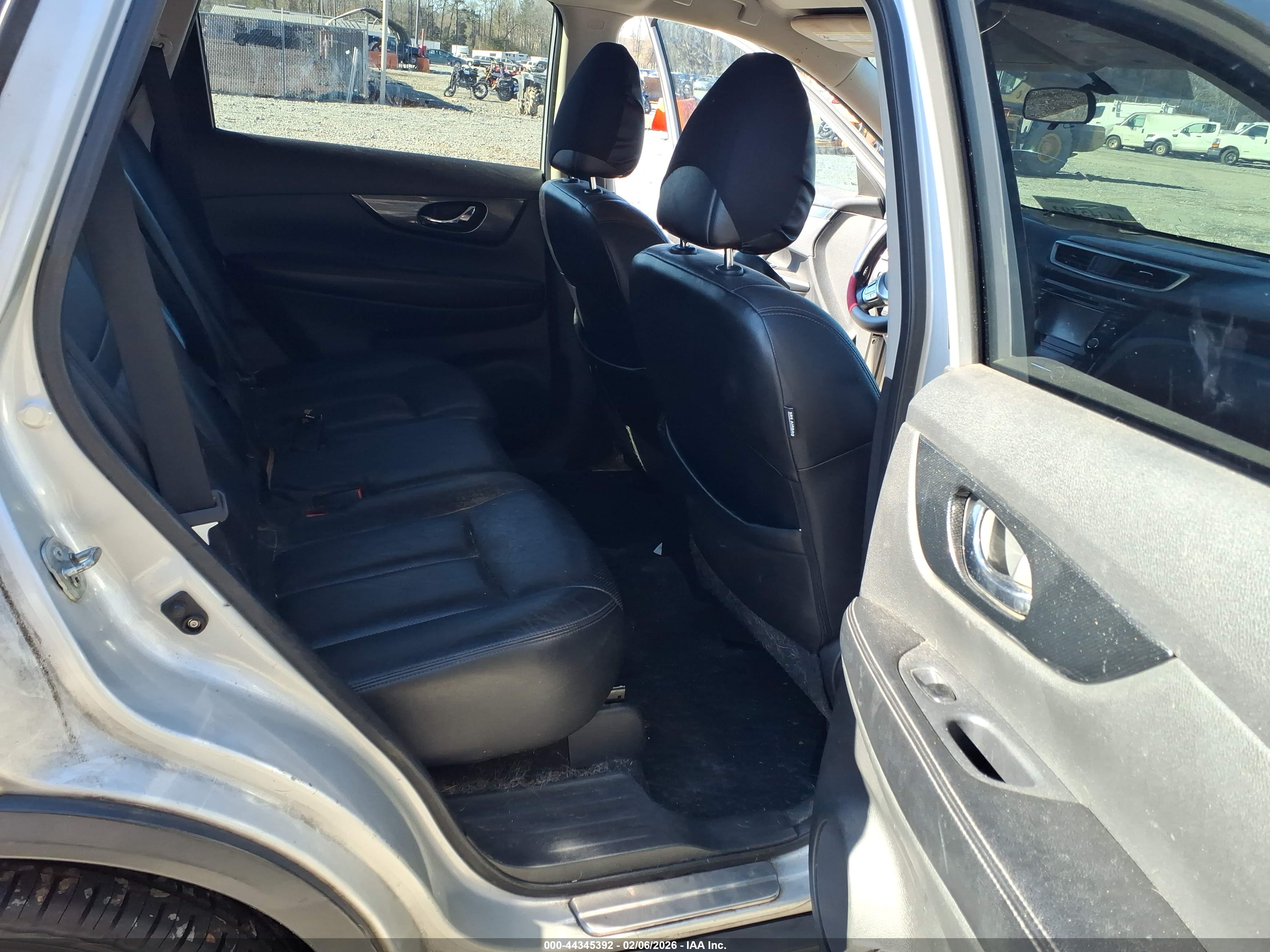 NISSAN ROGUE image 8