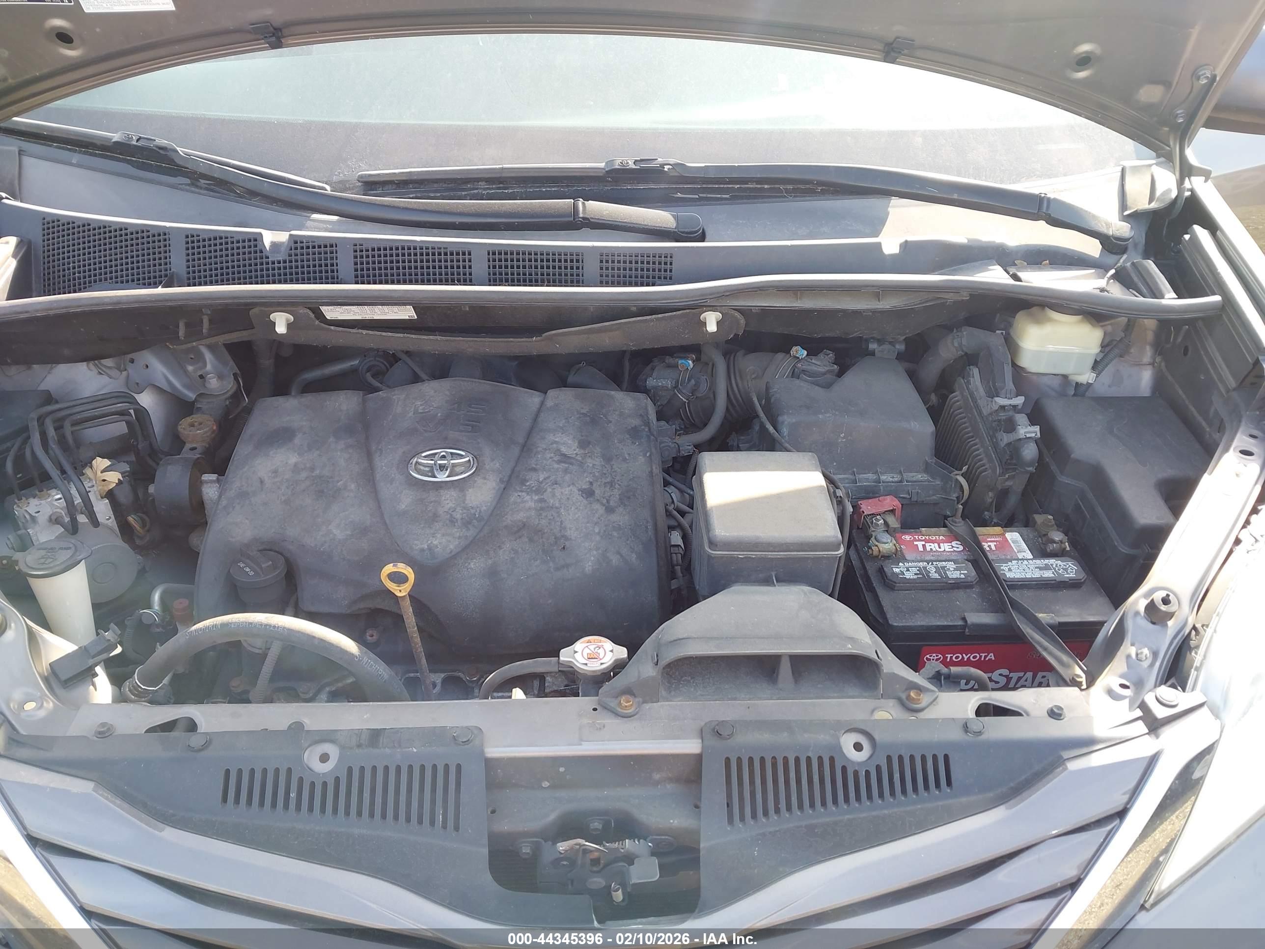 TOYOTA SIENNA image 10