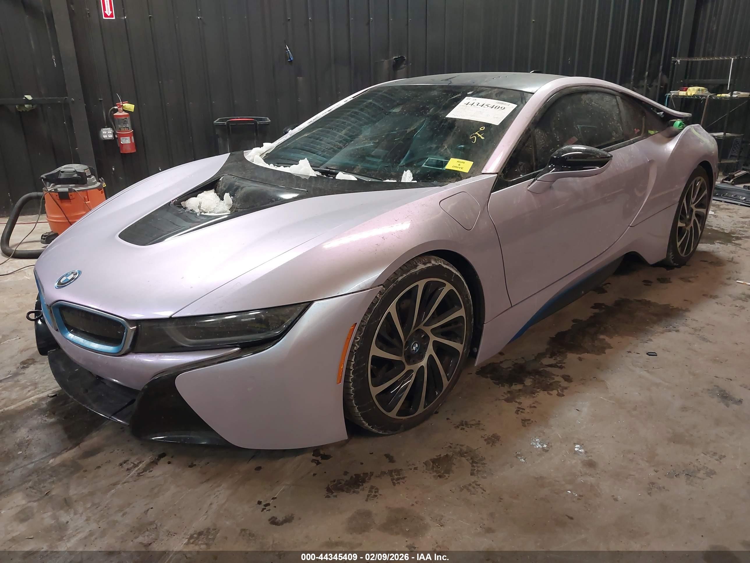 BMW I8 image 2