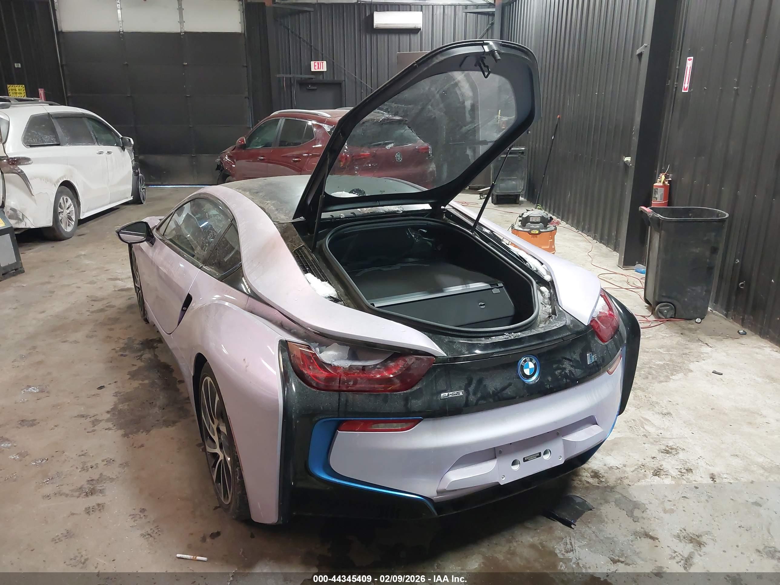 BMW I8 image 3