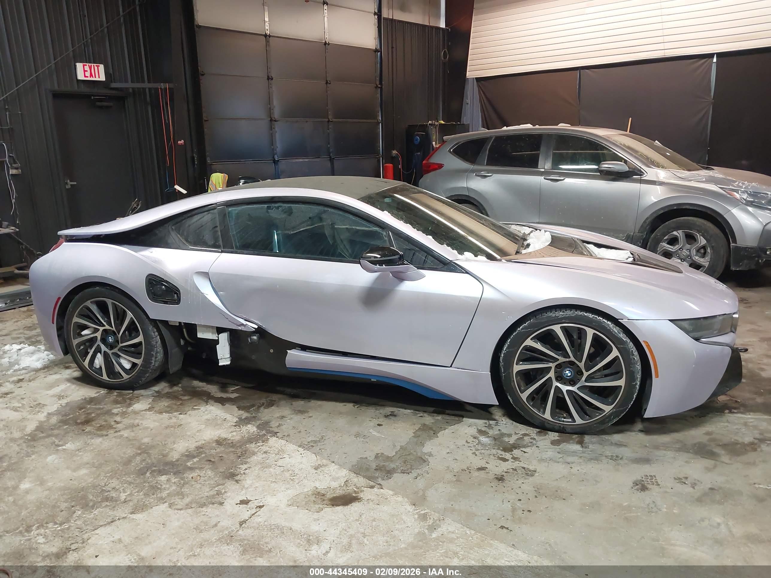 BMW I8 image 6