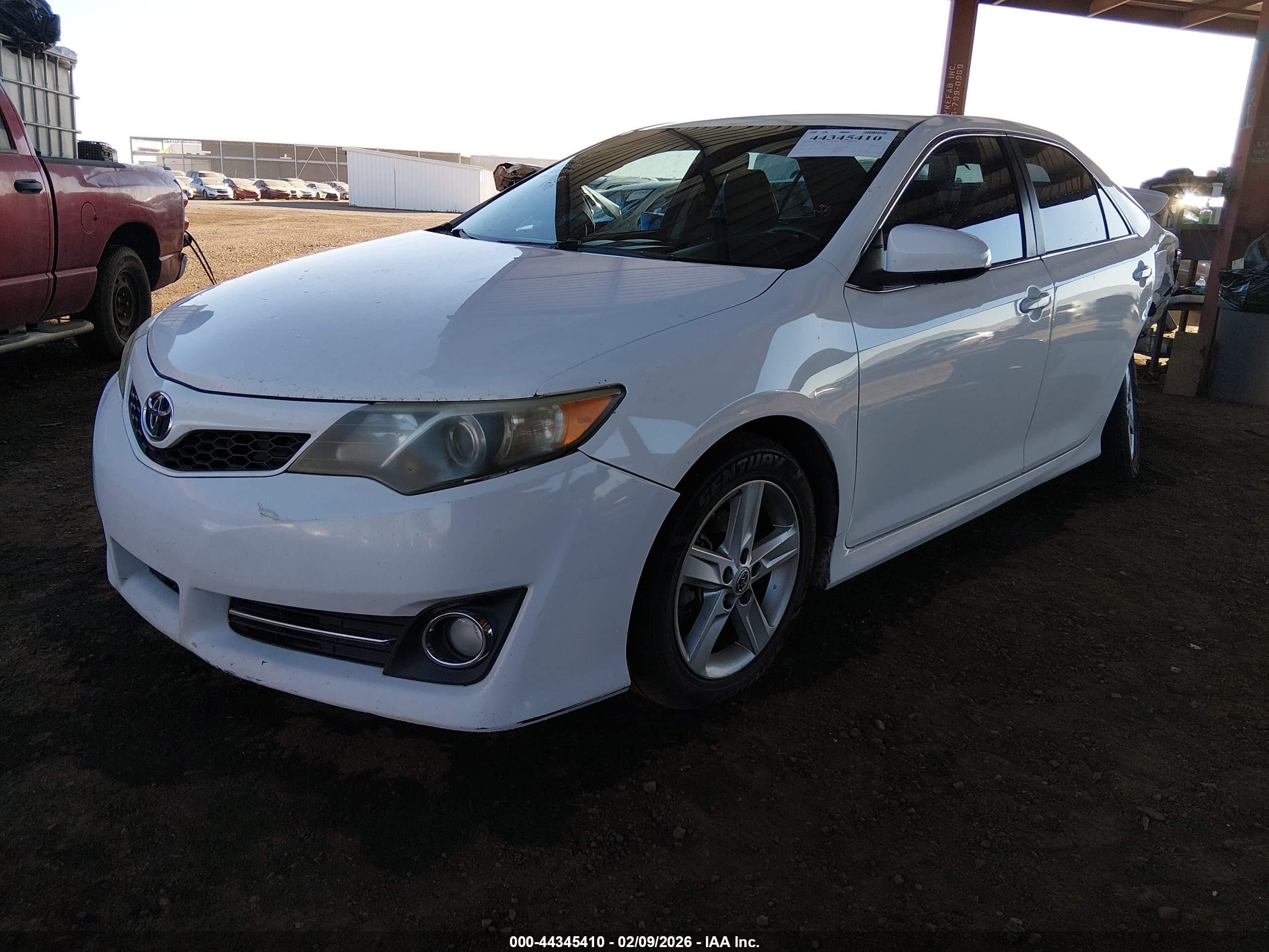 TOYOTA CAMRY image 2
