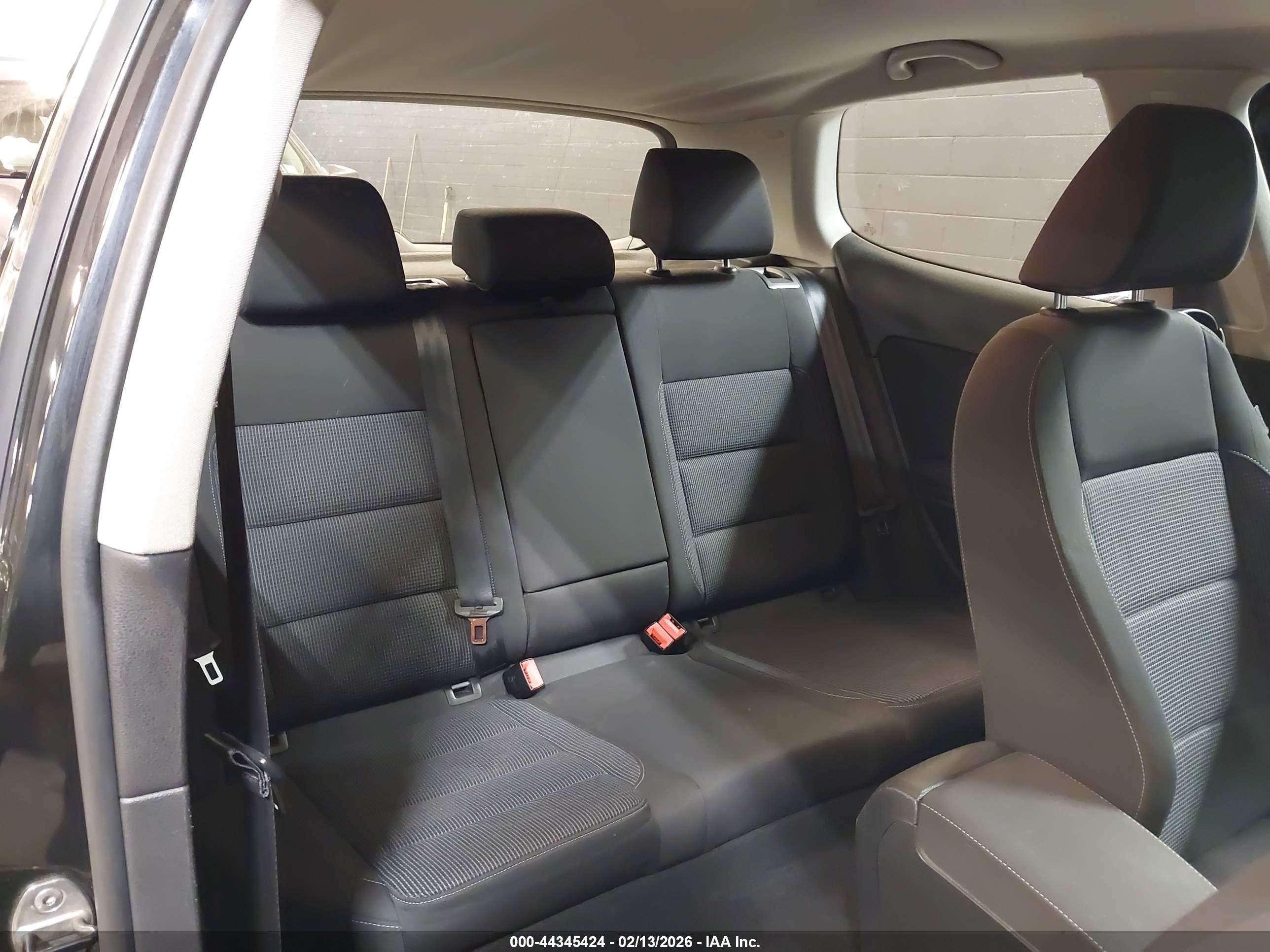 VOLKSWAGEN GOLF image 8