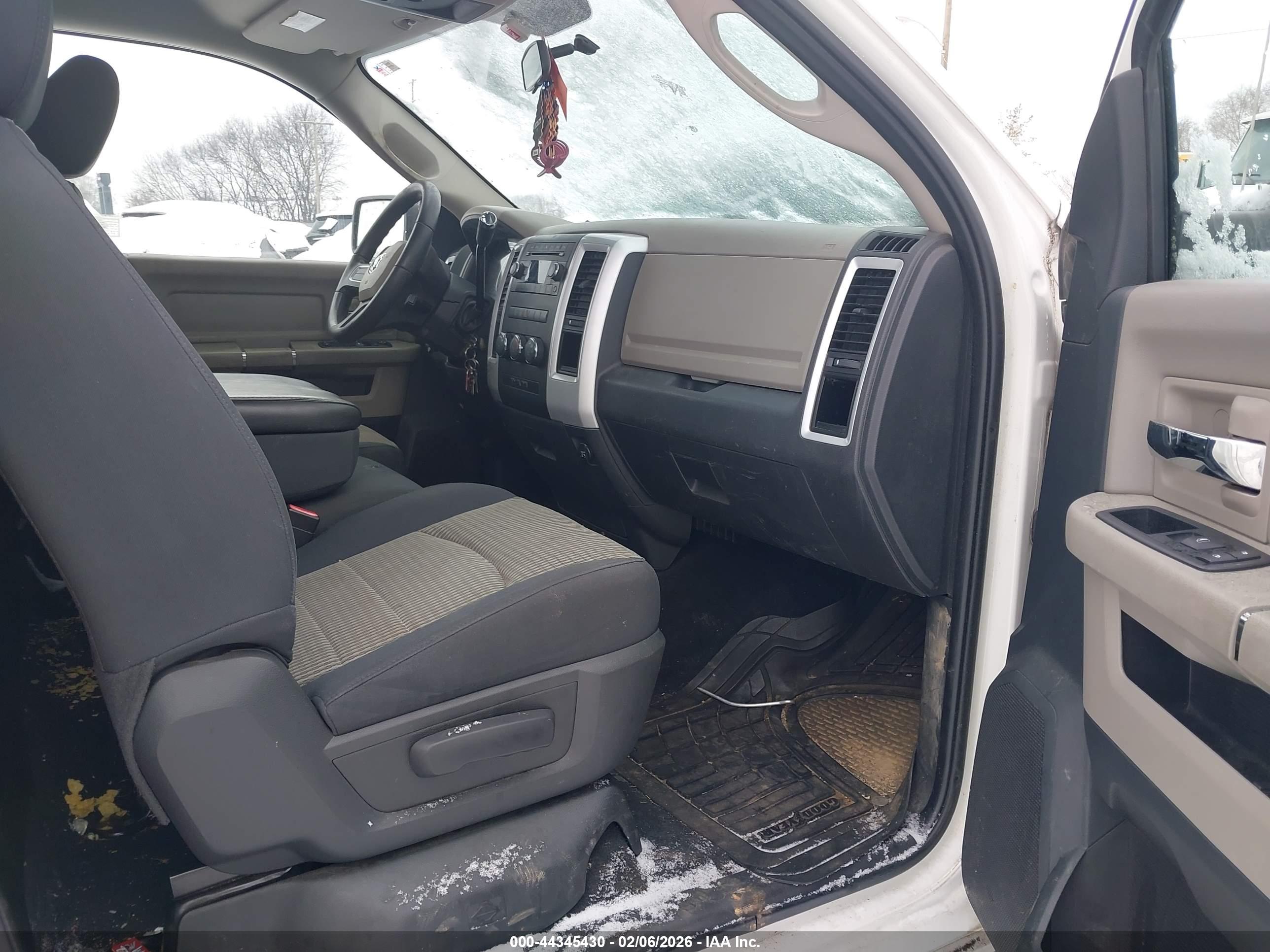 DODGE RAM image 5
