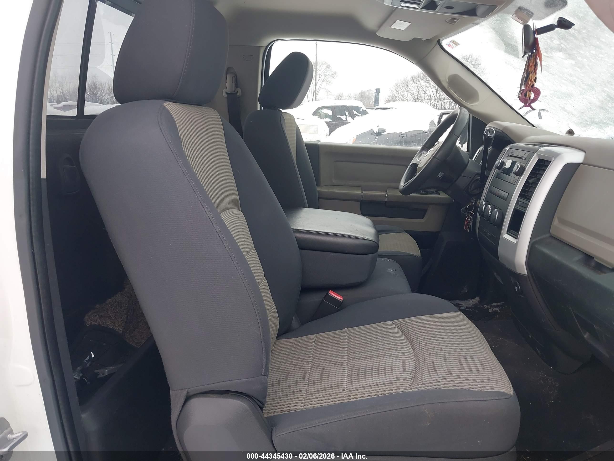 DODGE RAM image 8