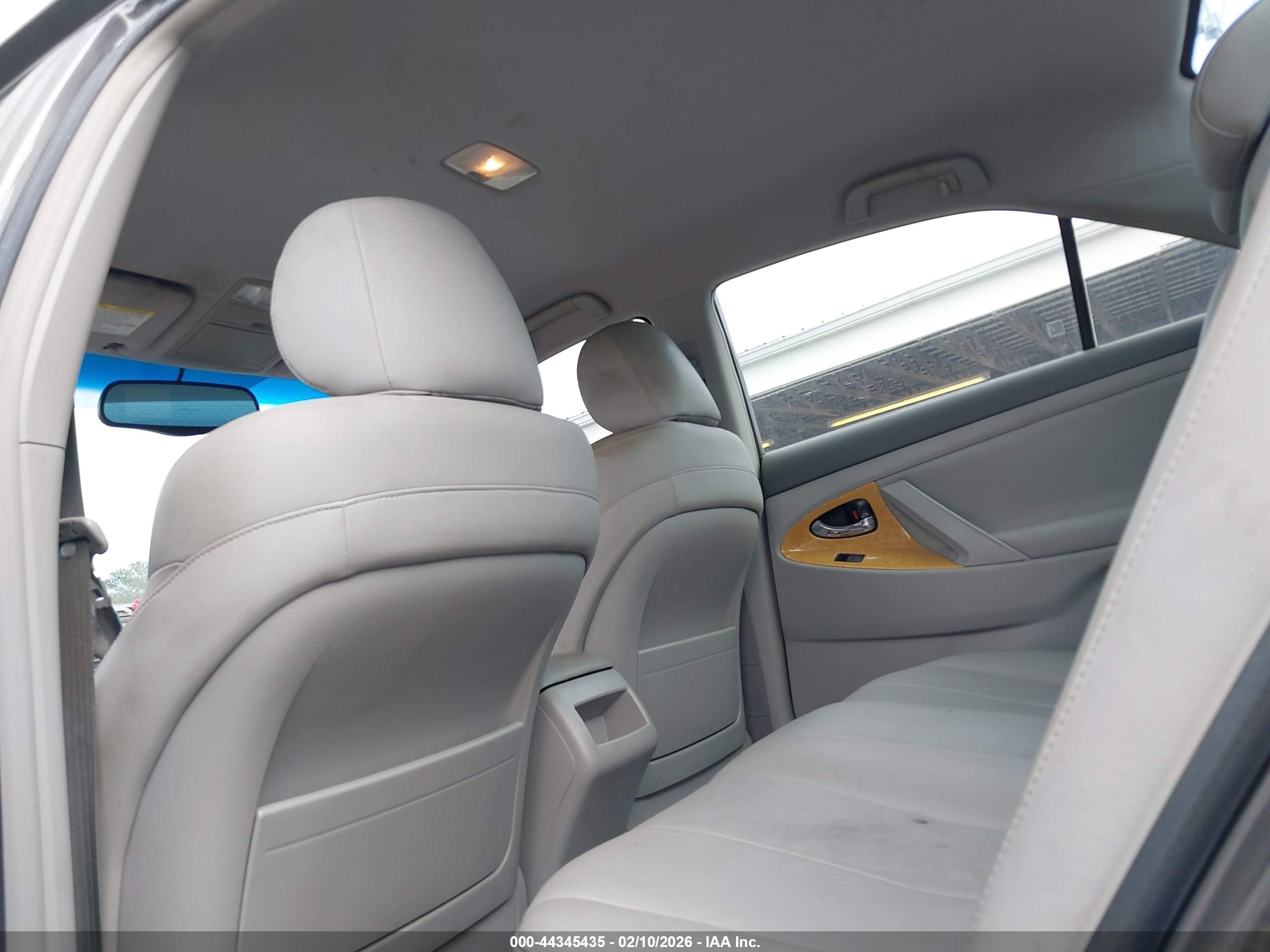 TOYOTA CAMRY image 8