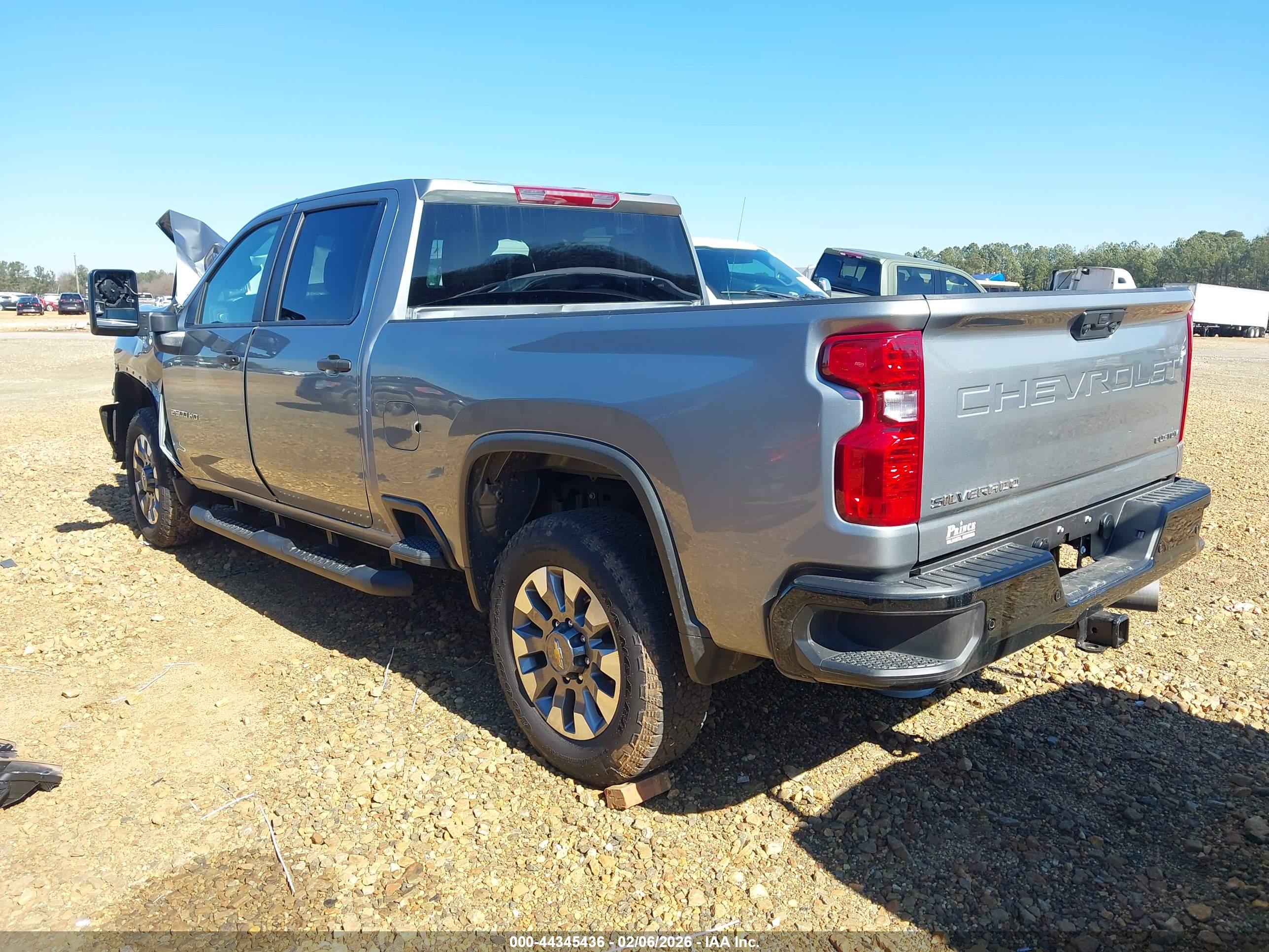 CHEVROLET SILVERADO image 3