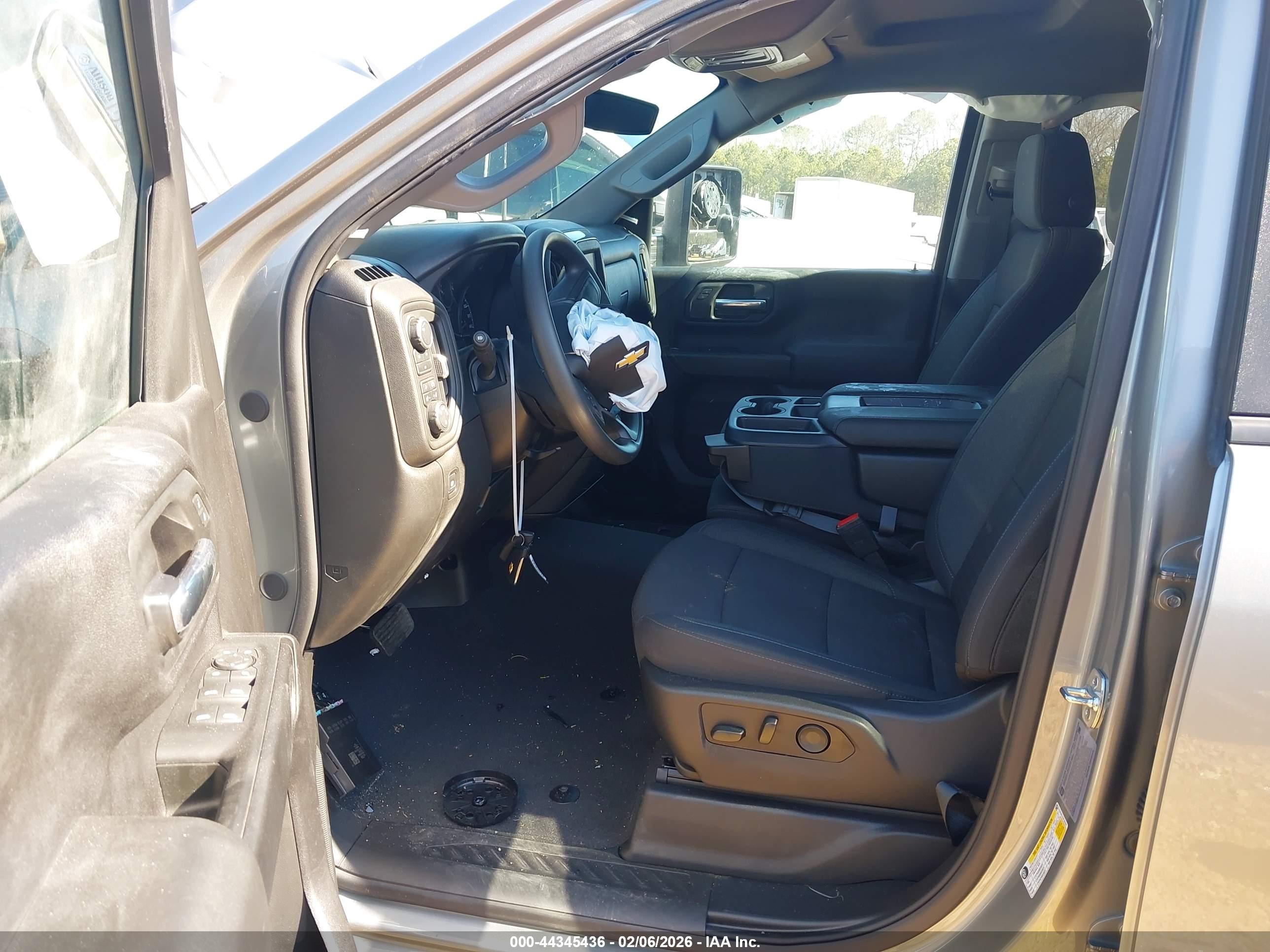 CHEVROLET SILVERADO image 7