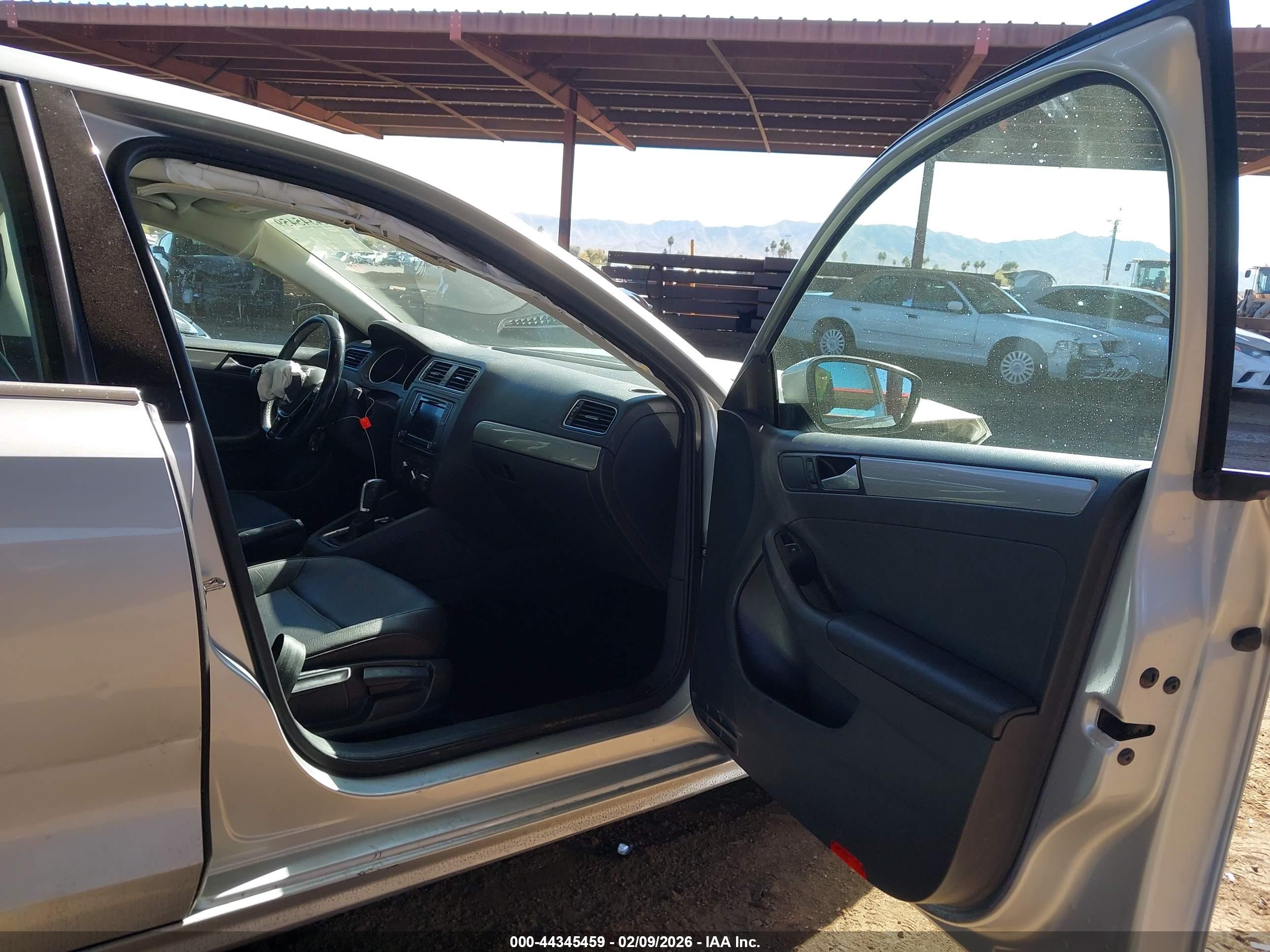VOLKSWAGEN JETTA image 5