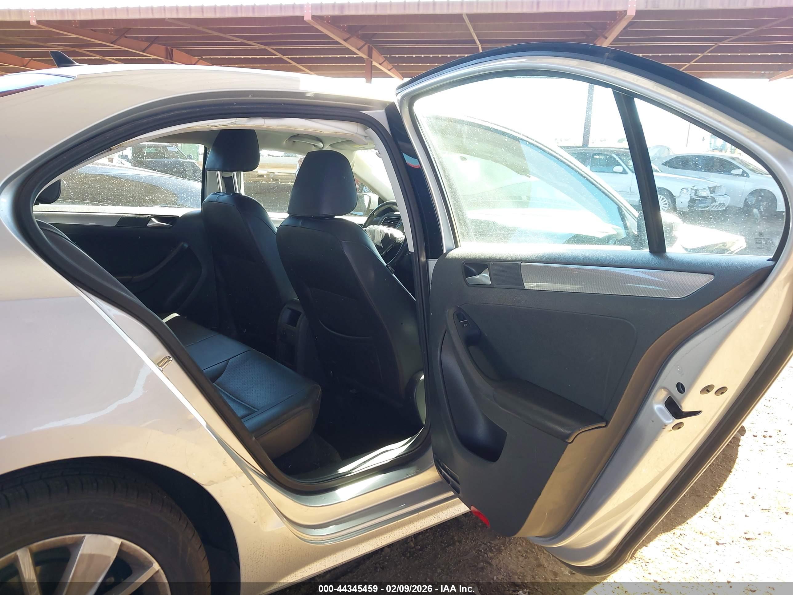 VOLKSWAGEN JETTA image 8