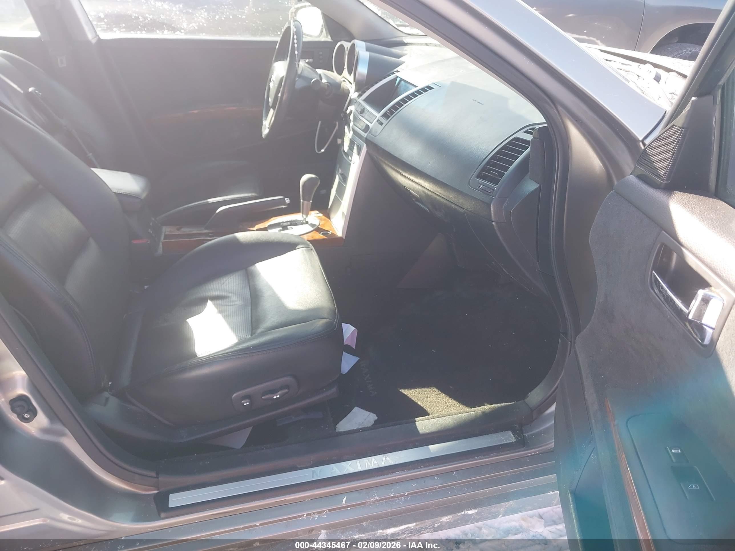 NISSAN MAXIMA image 5
