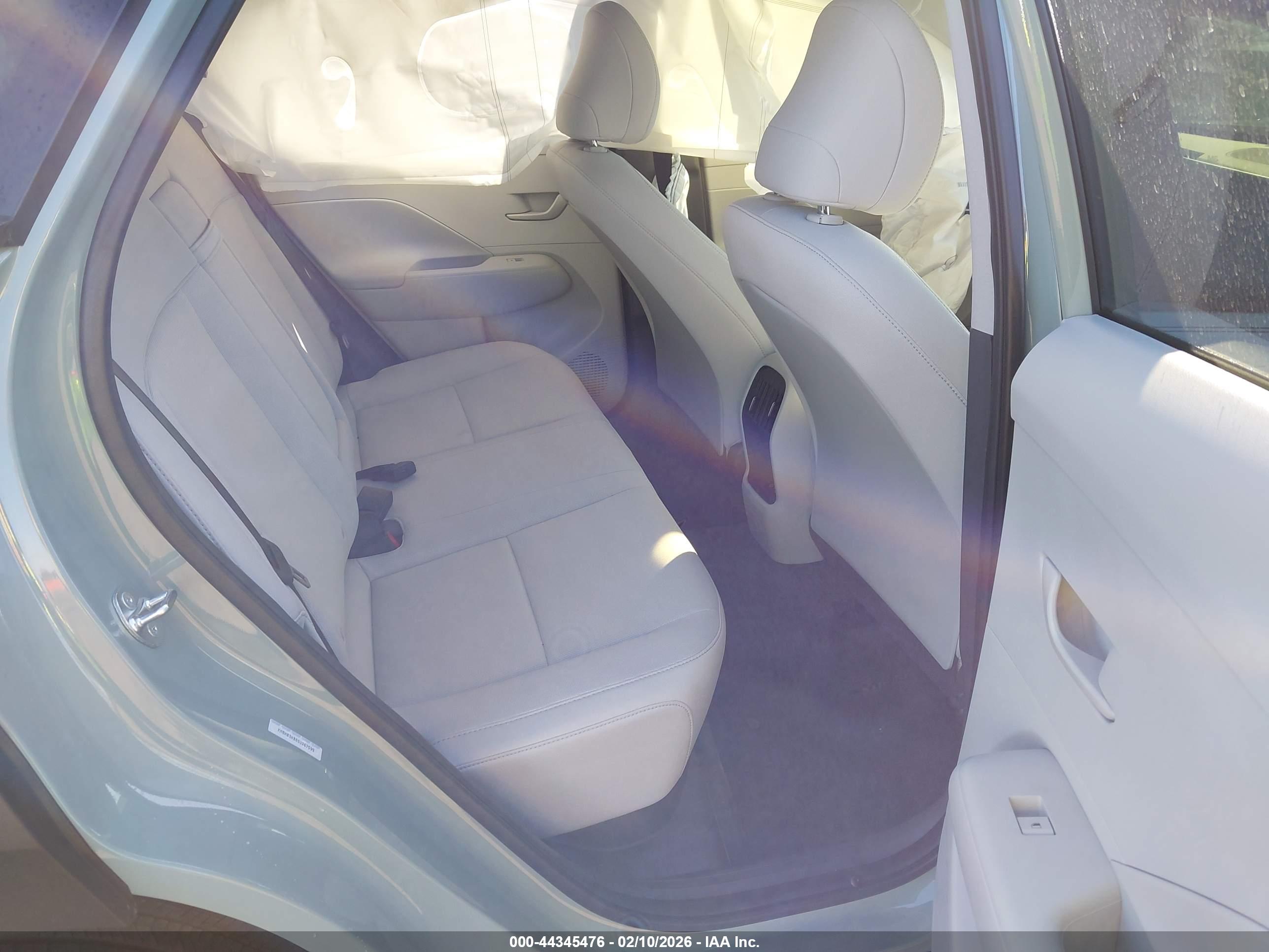 HYUNDAI KONA image 8