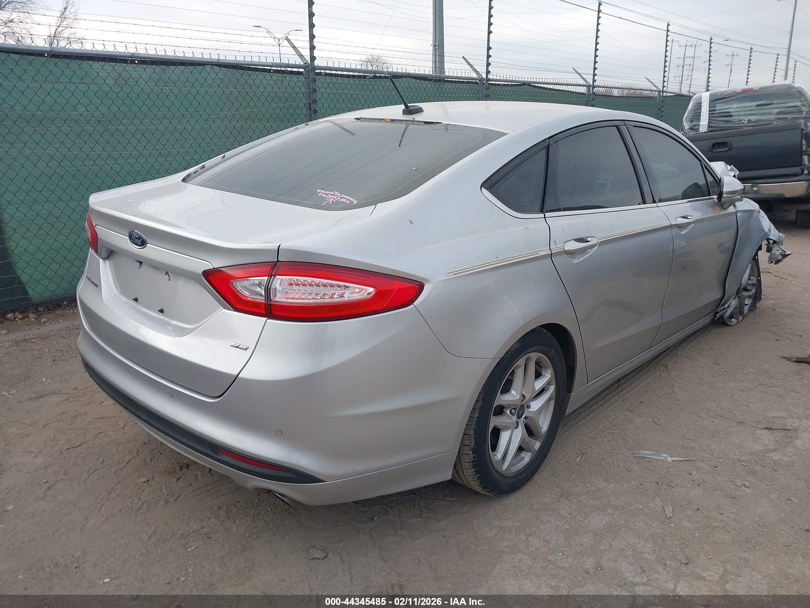 FORD FUSION image 4