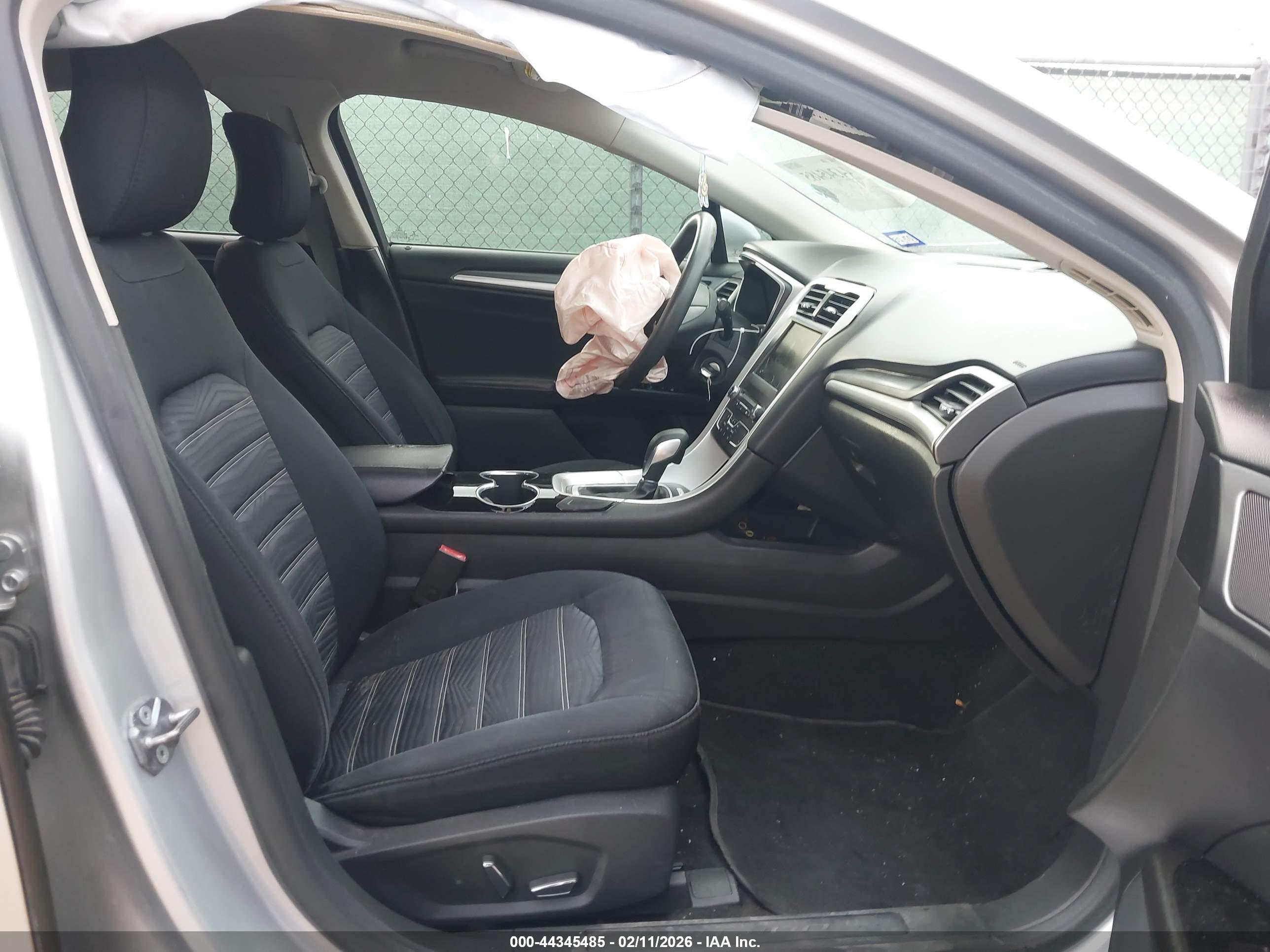 FORD FUSION image 5