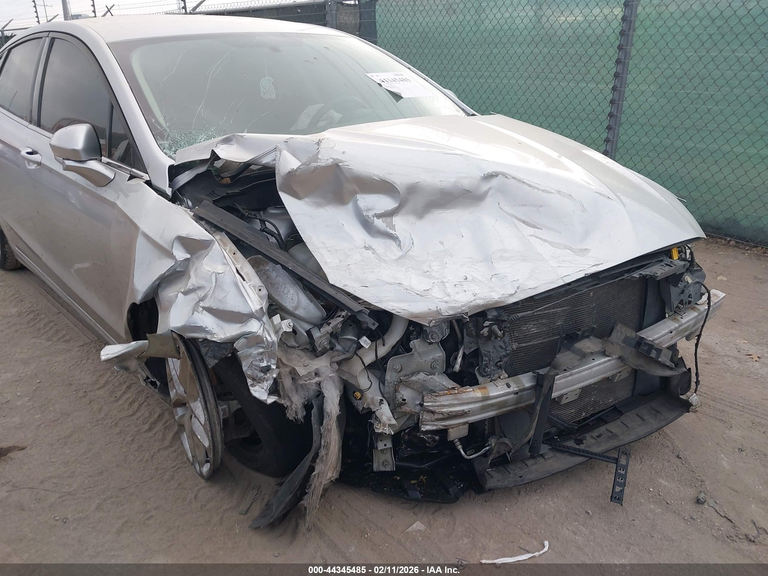 FORD FUSION image 6