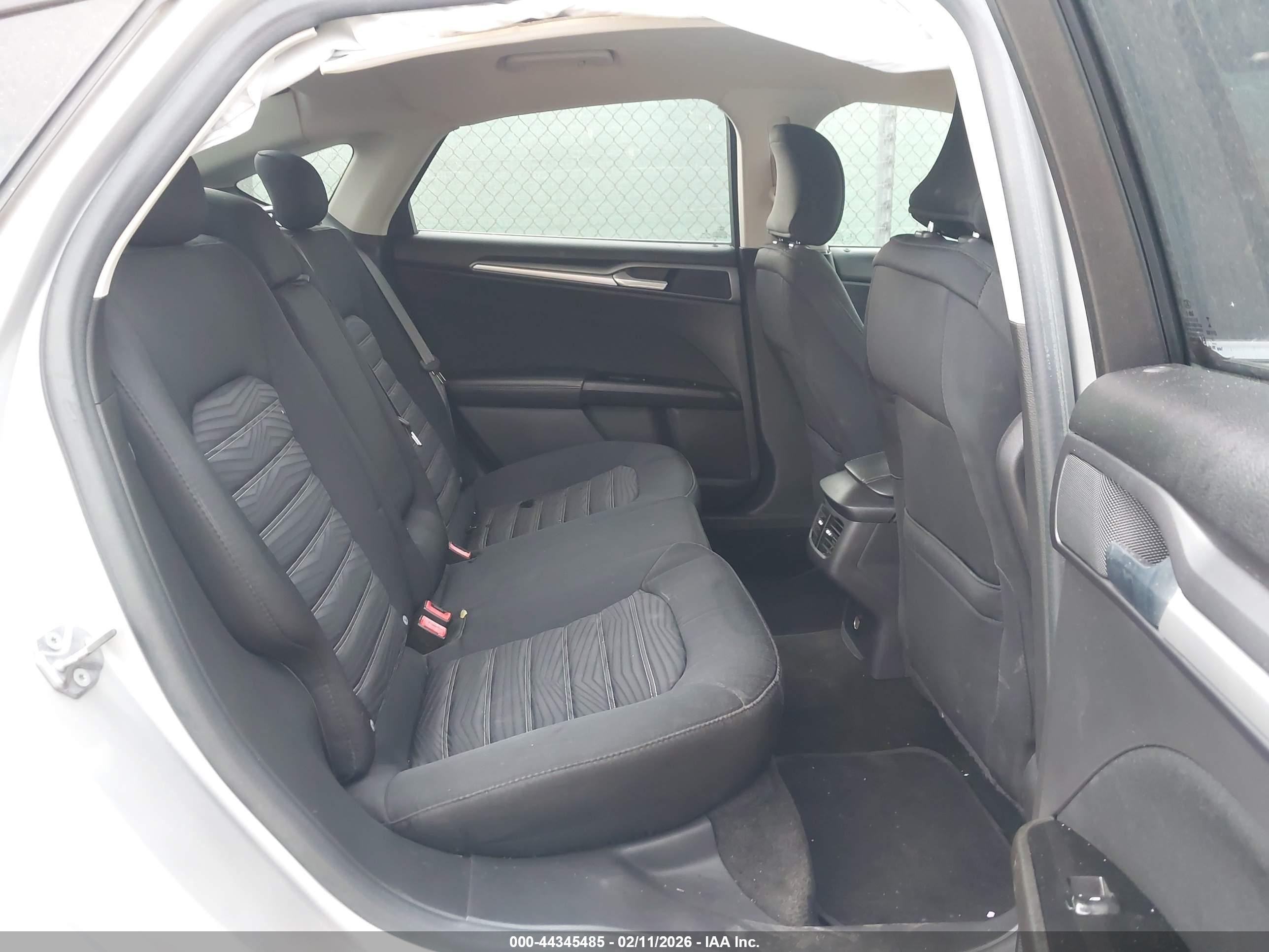 FORD FUSION image 8
