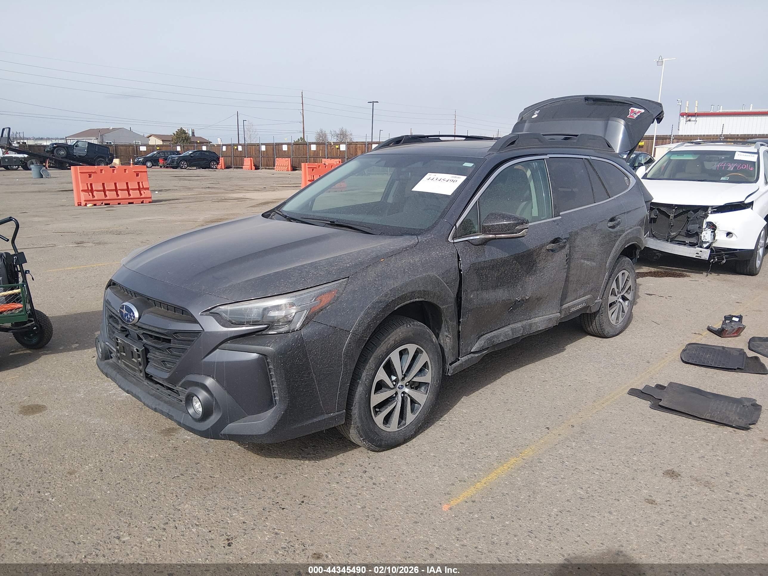 SUBARU OUTBACK image 2