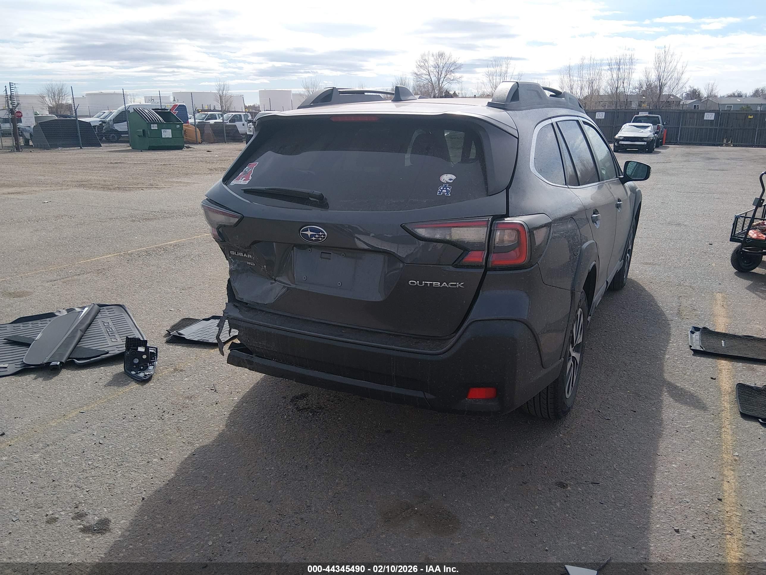 SUBARU OUTBACK image 4