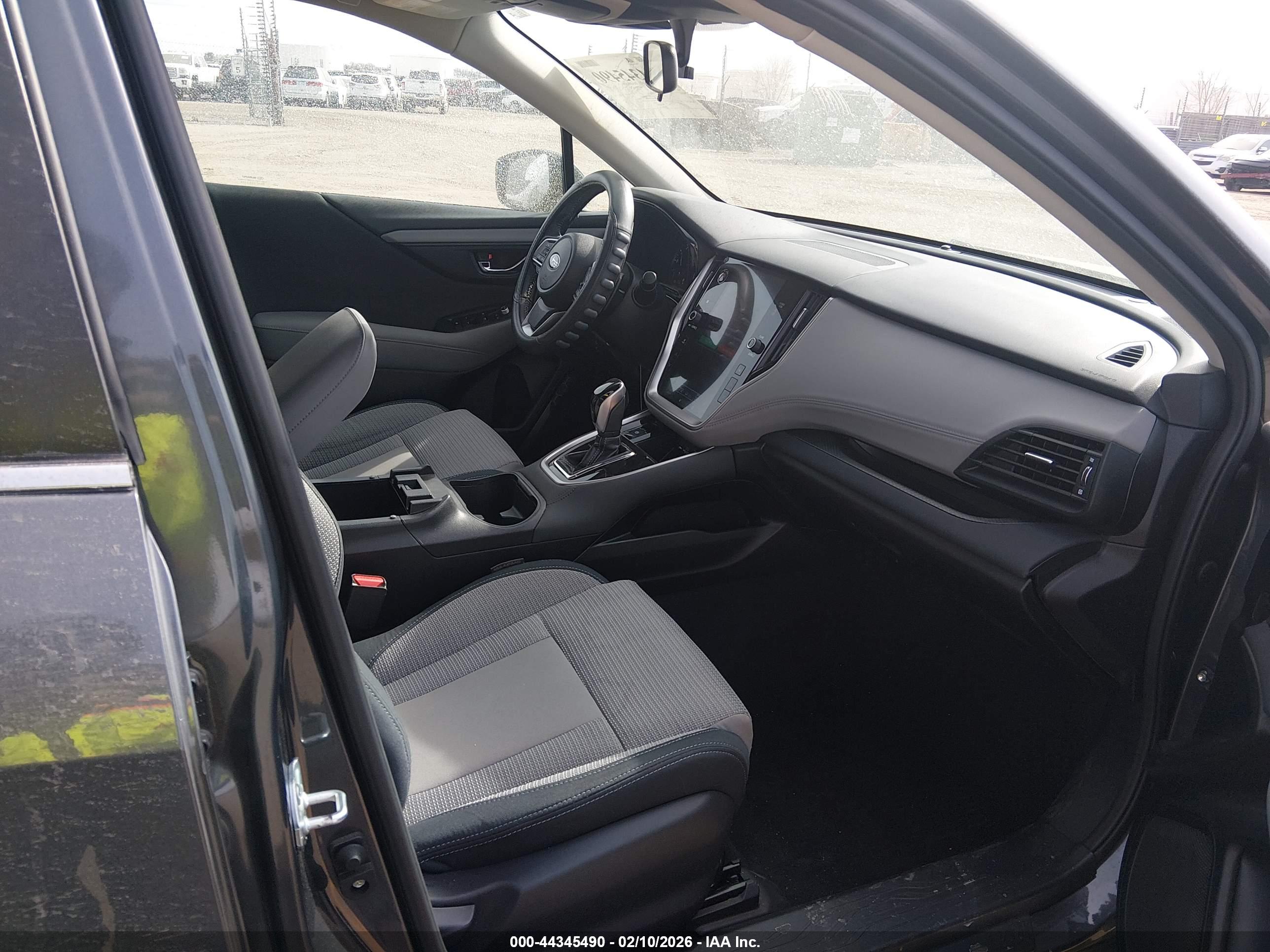 SUBARU OUTBACK image 5