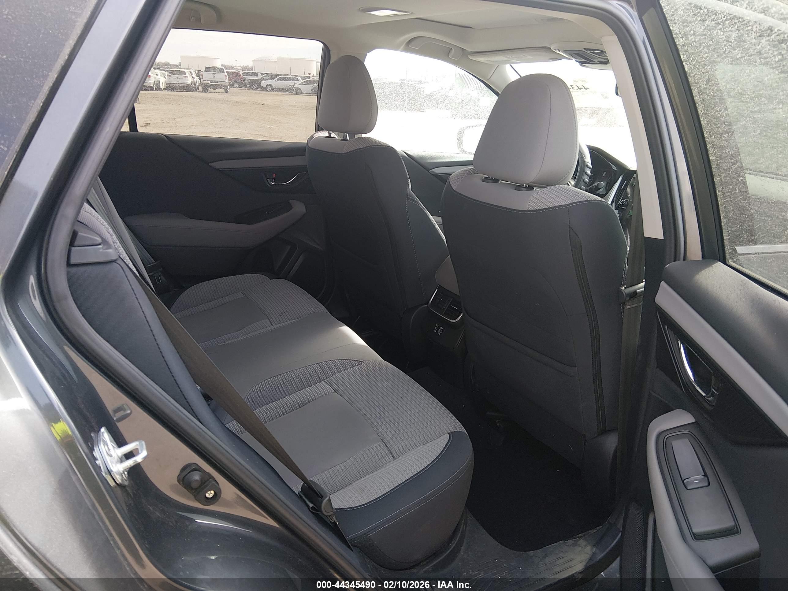 SUBARU OUTBACK image 8
