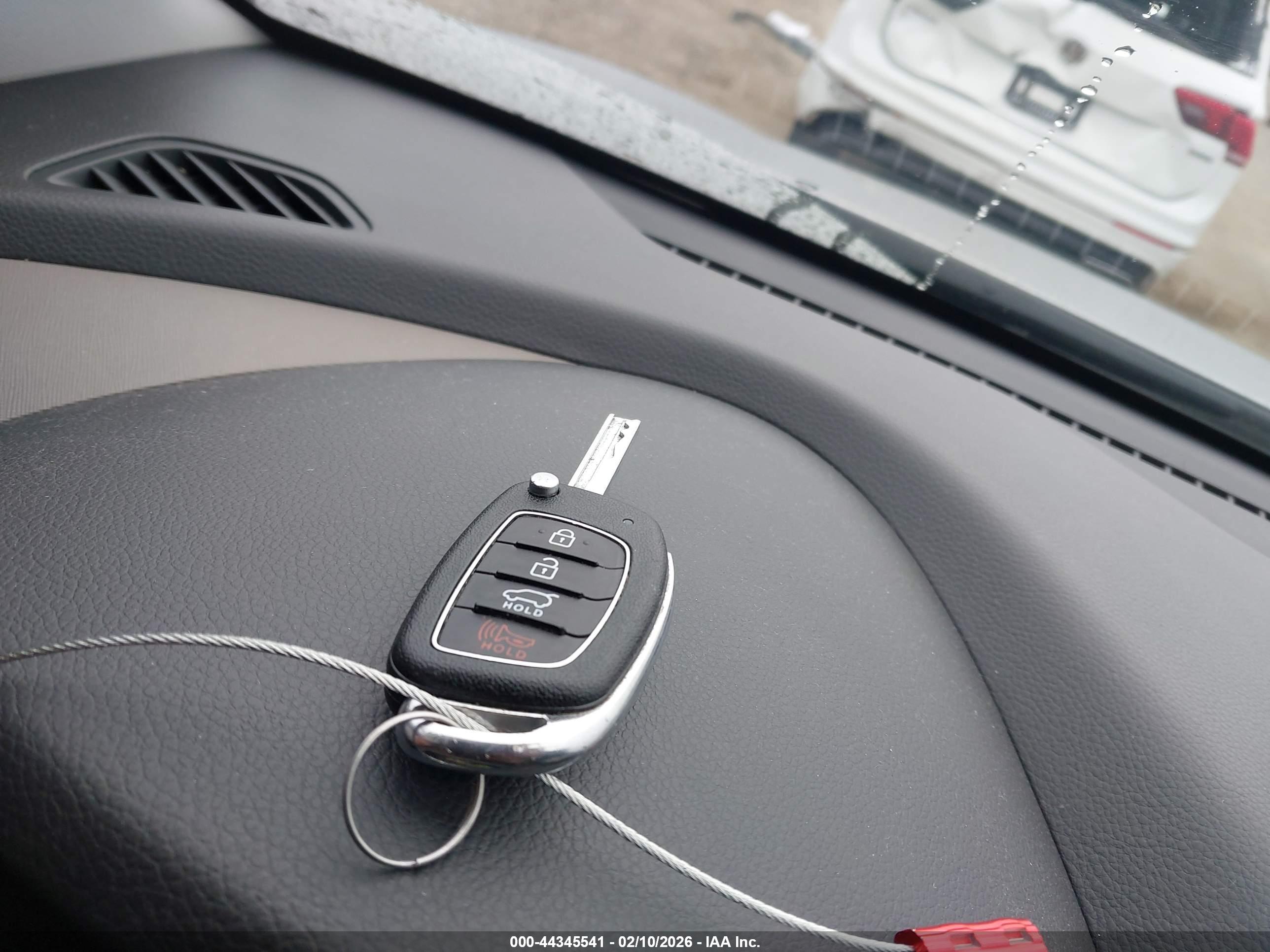 HYUNDAI SANTA image 11
