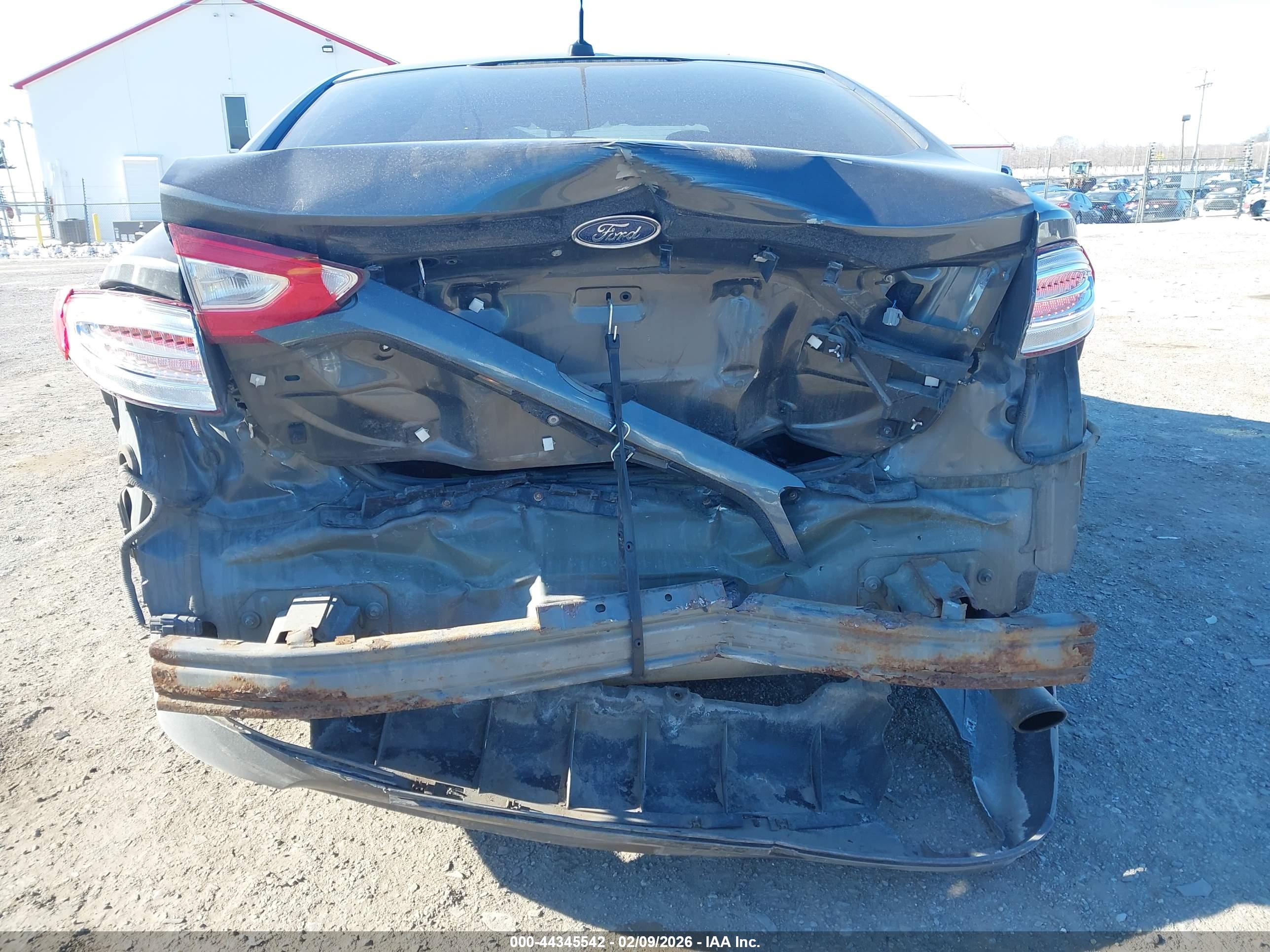 FORD FUSION image 6