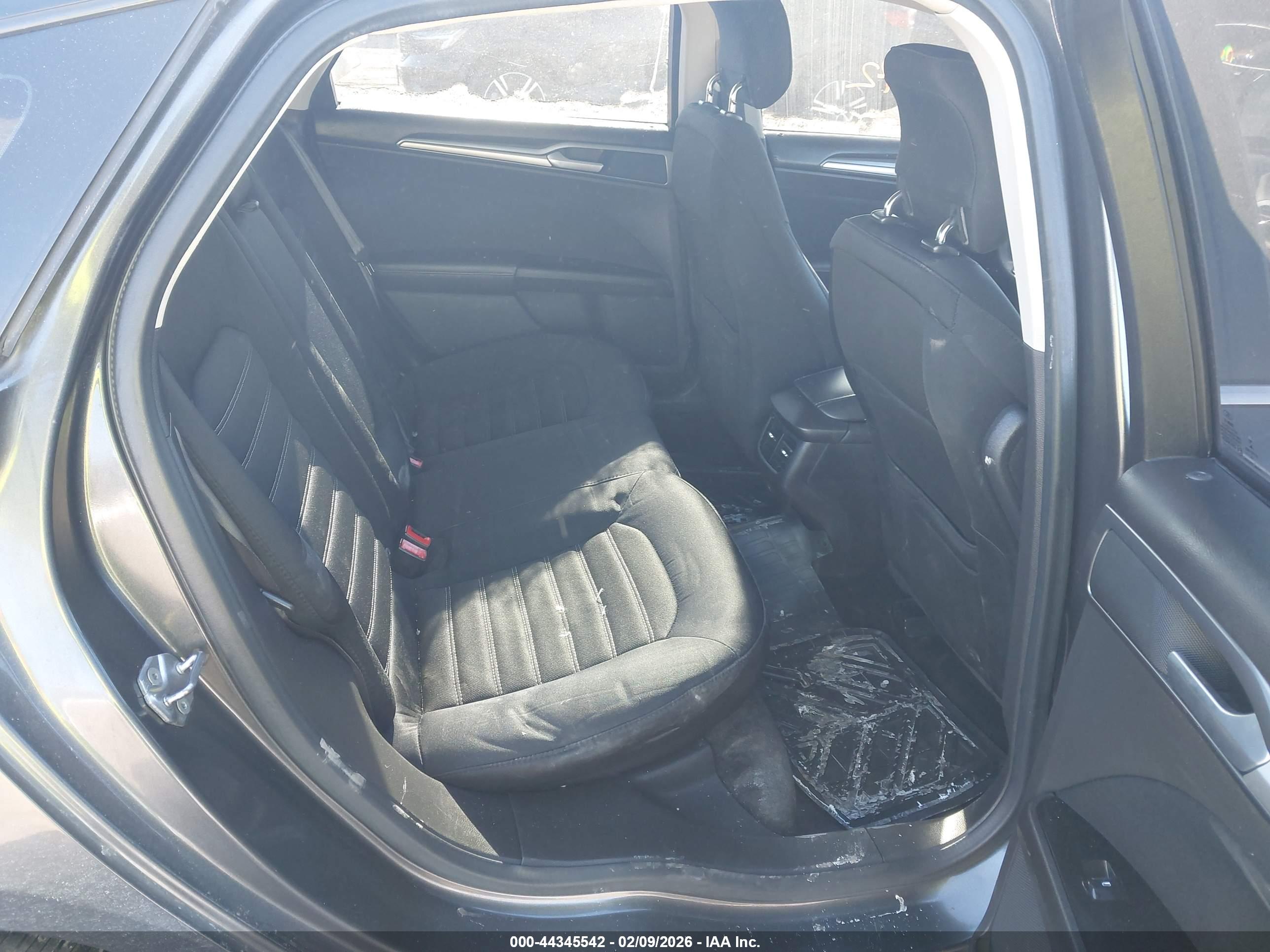 FORD FUSION image 8