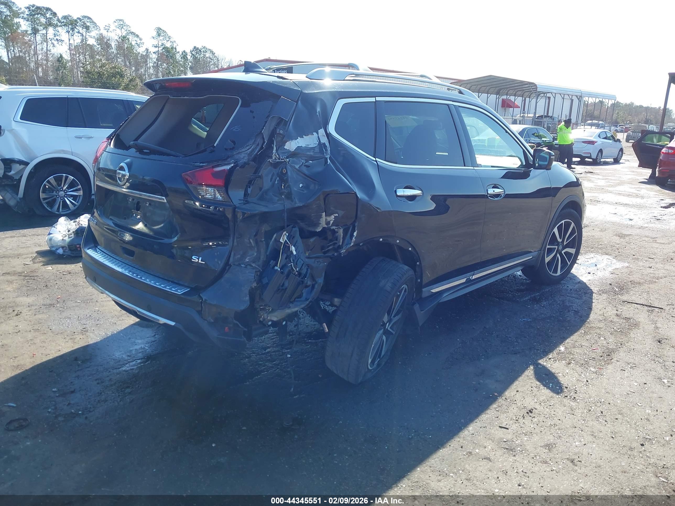 NISSAN ROGUE image 4