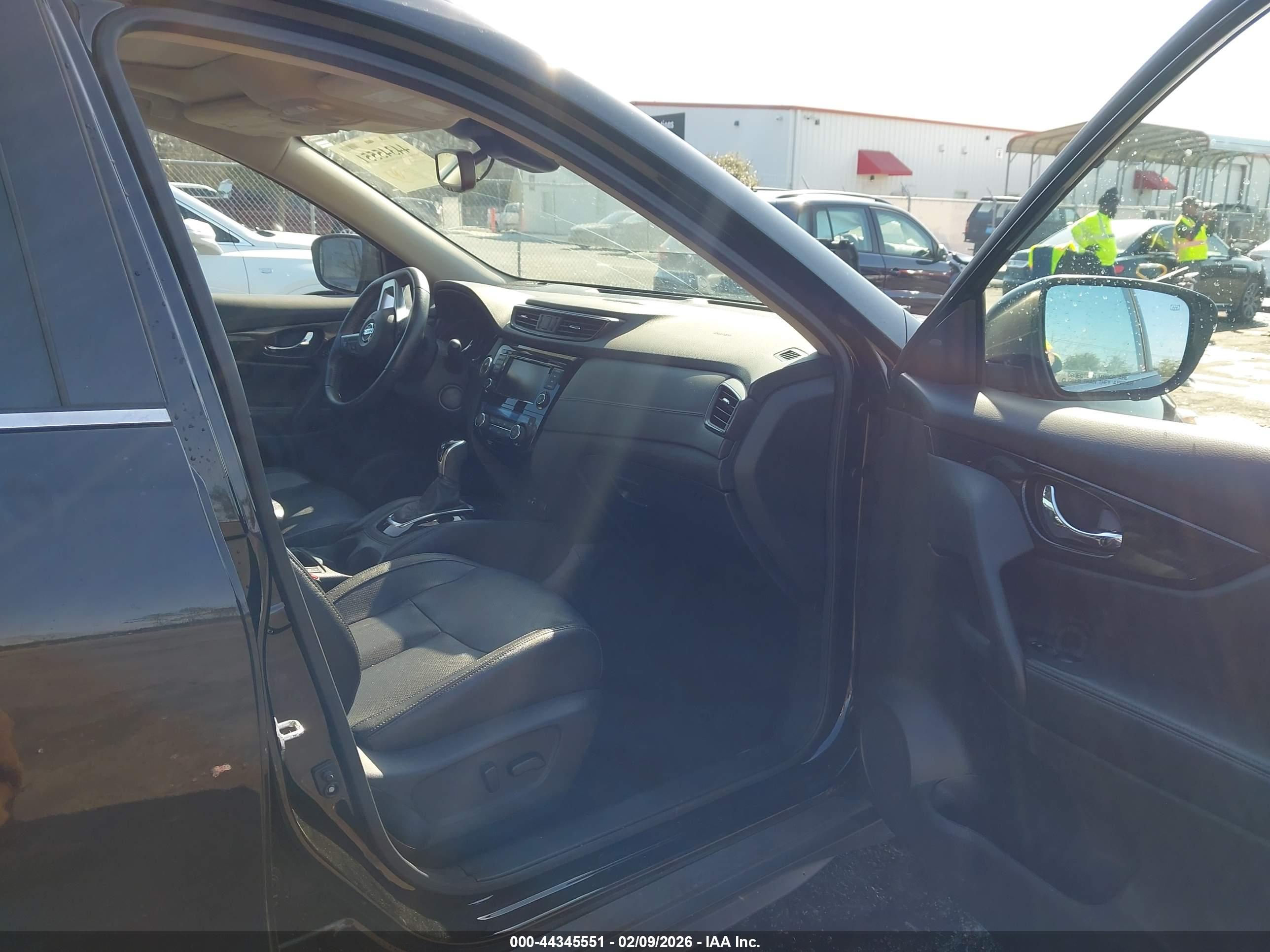 NISSAN ROGUE image 5