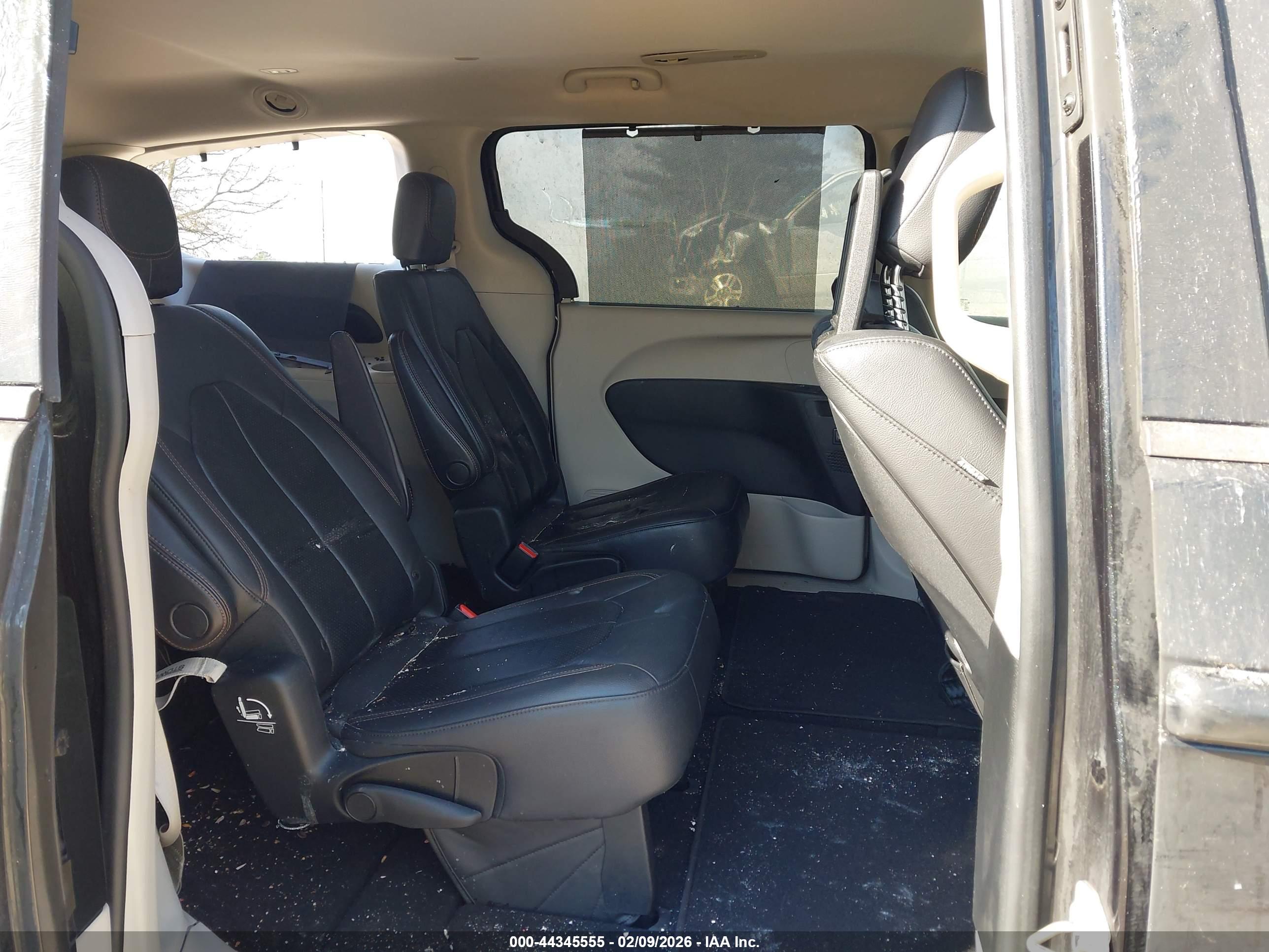 CHRYSLER PACIFICA image 8