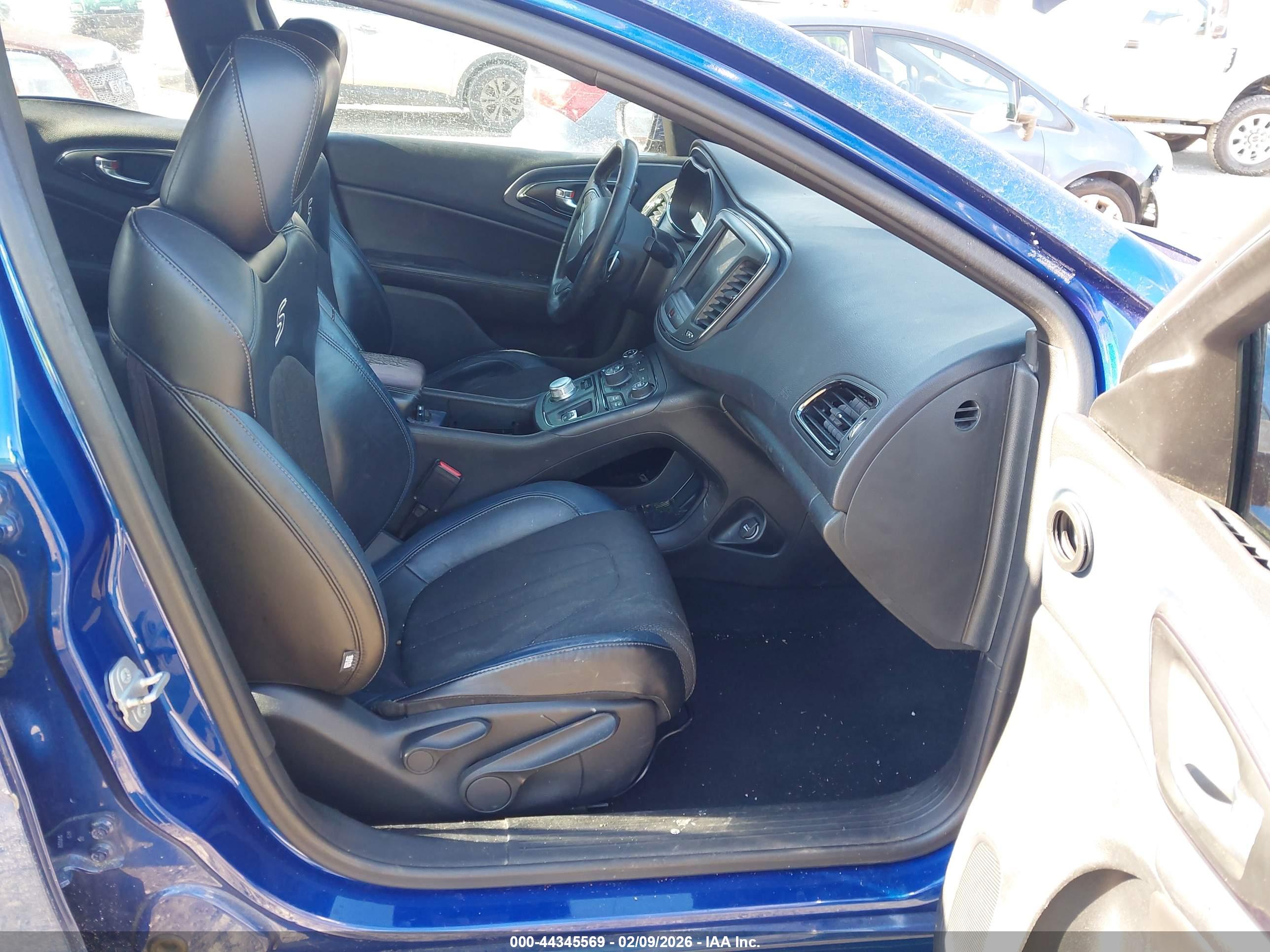CHRYSLER 200 image 5
