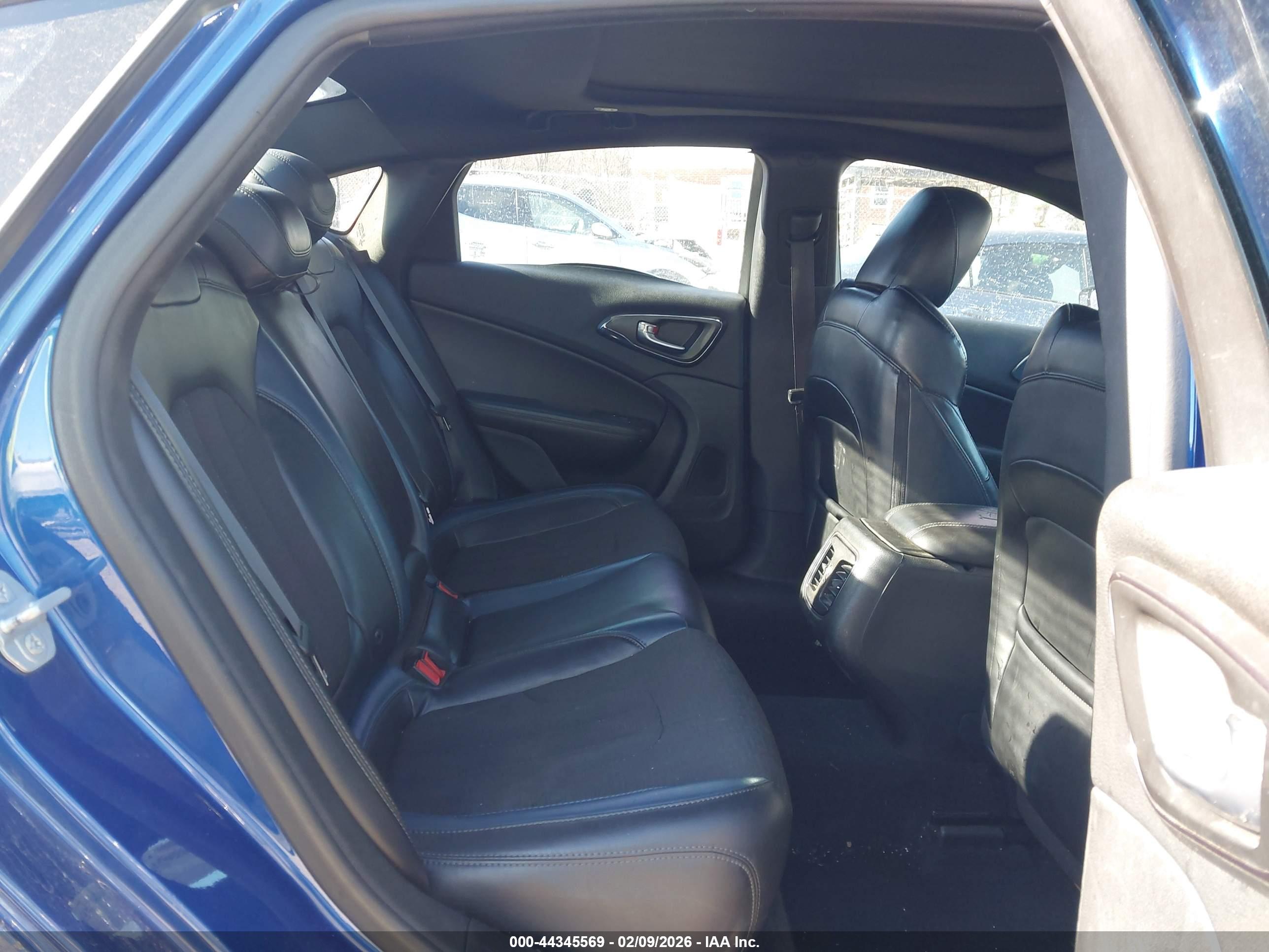 CHRYSLER 200 image 8